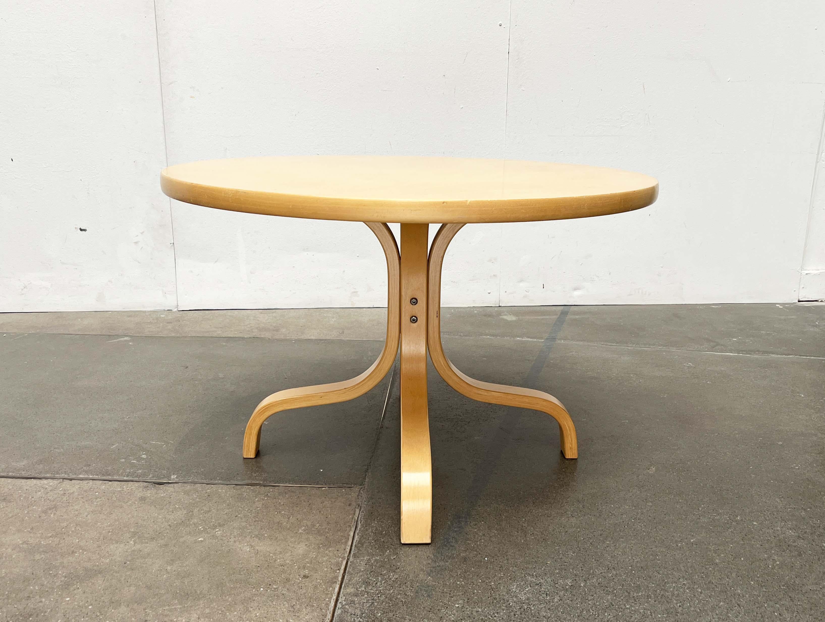 Table basse moderne du milieu du siècle par Ilmari Lappalainen pour Asko, Finlande, années 1960 Bon état - En vente à Hamburg, DE