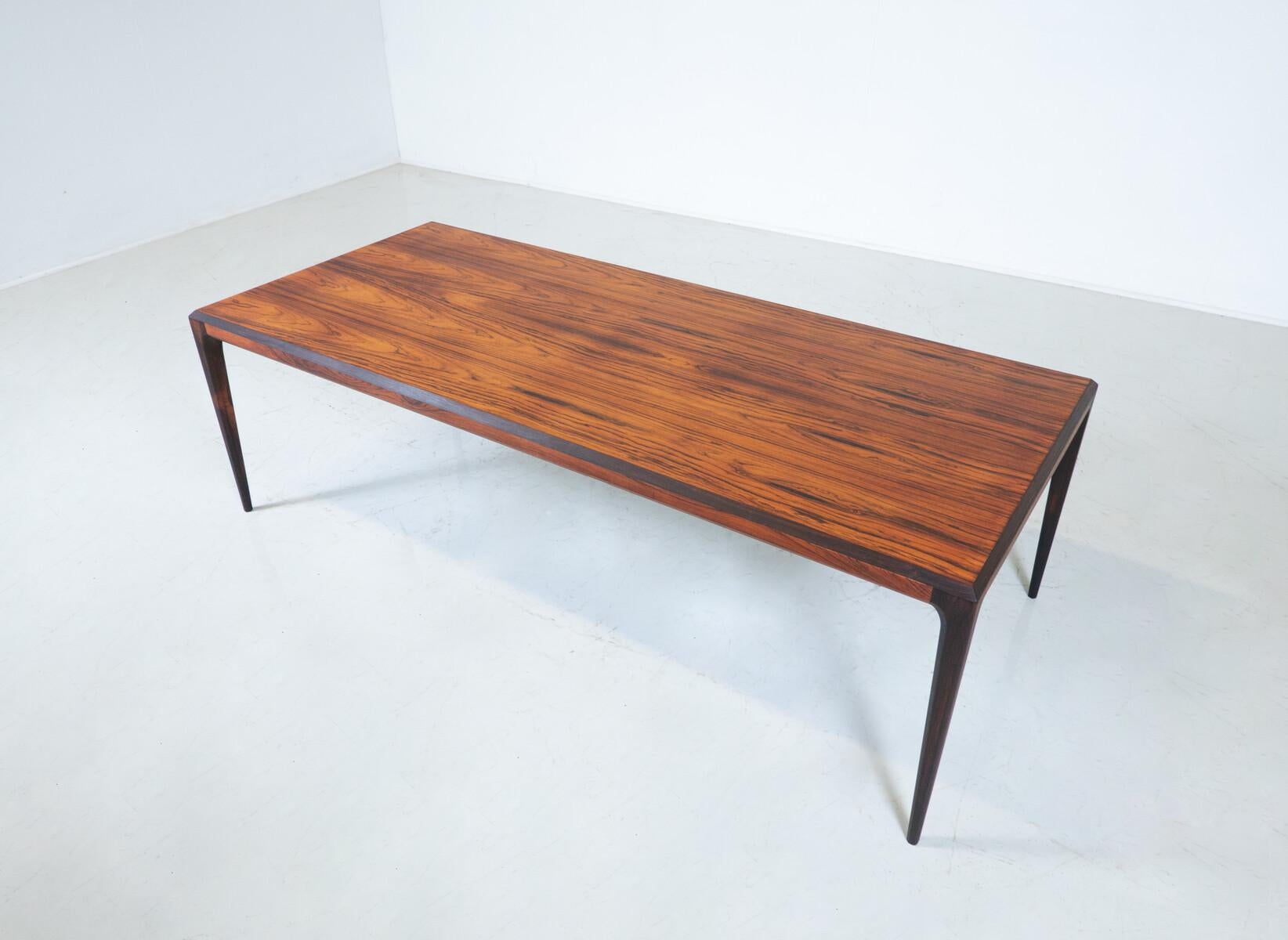 Européen Table basse moderne du milieu du siècle dernier par Johannes Andersen par Silkeborg, années 1960 en vente