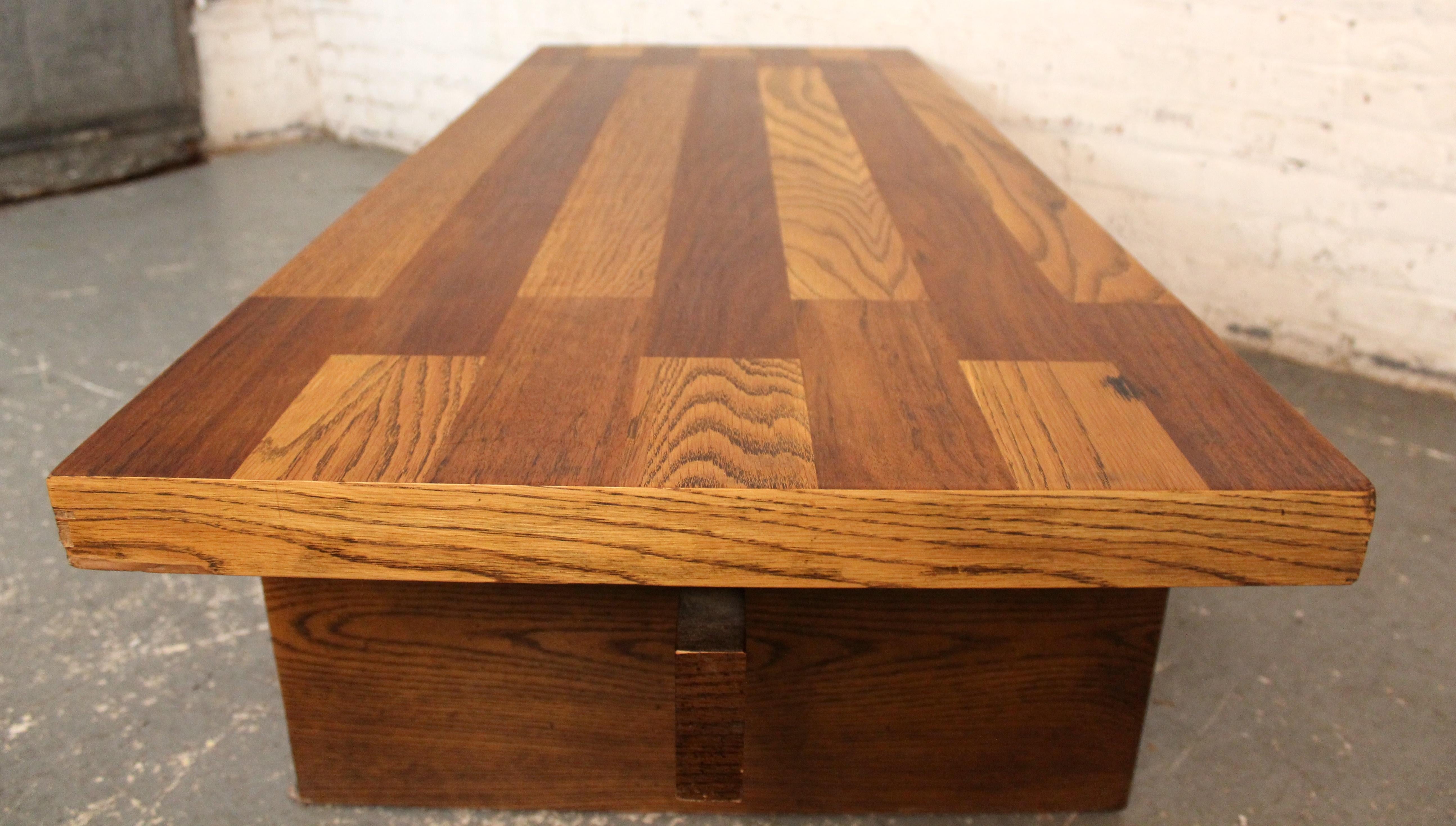 Mid-Century Modern Coffee Table by Lane in Oak and Walnut In Good Condition For Sale In Brooklyn, NY