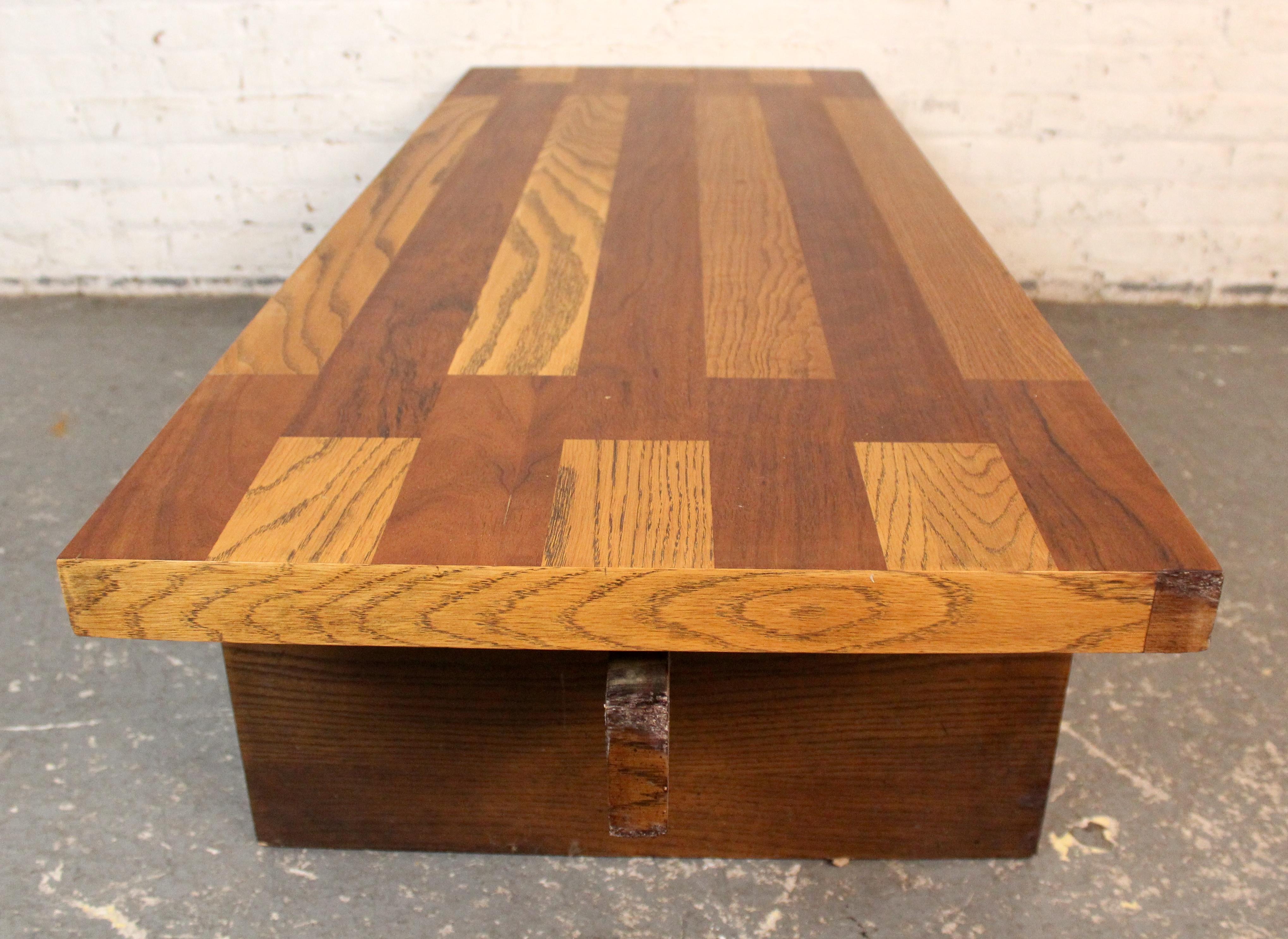 20th Century Mid-Century Modern Coffee Table by Lane in Oak and Walnut For Sale