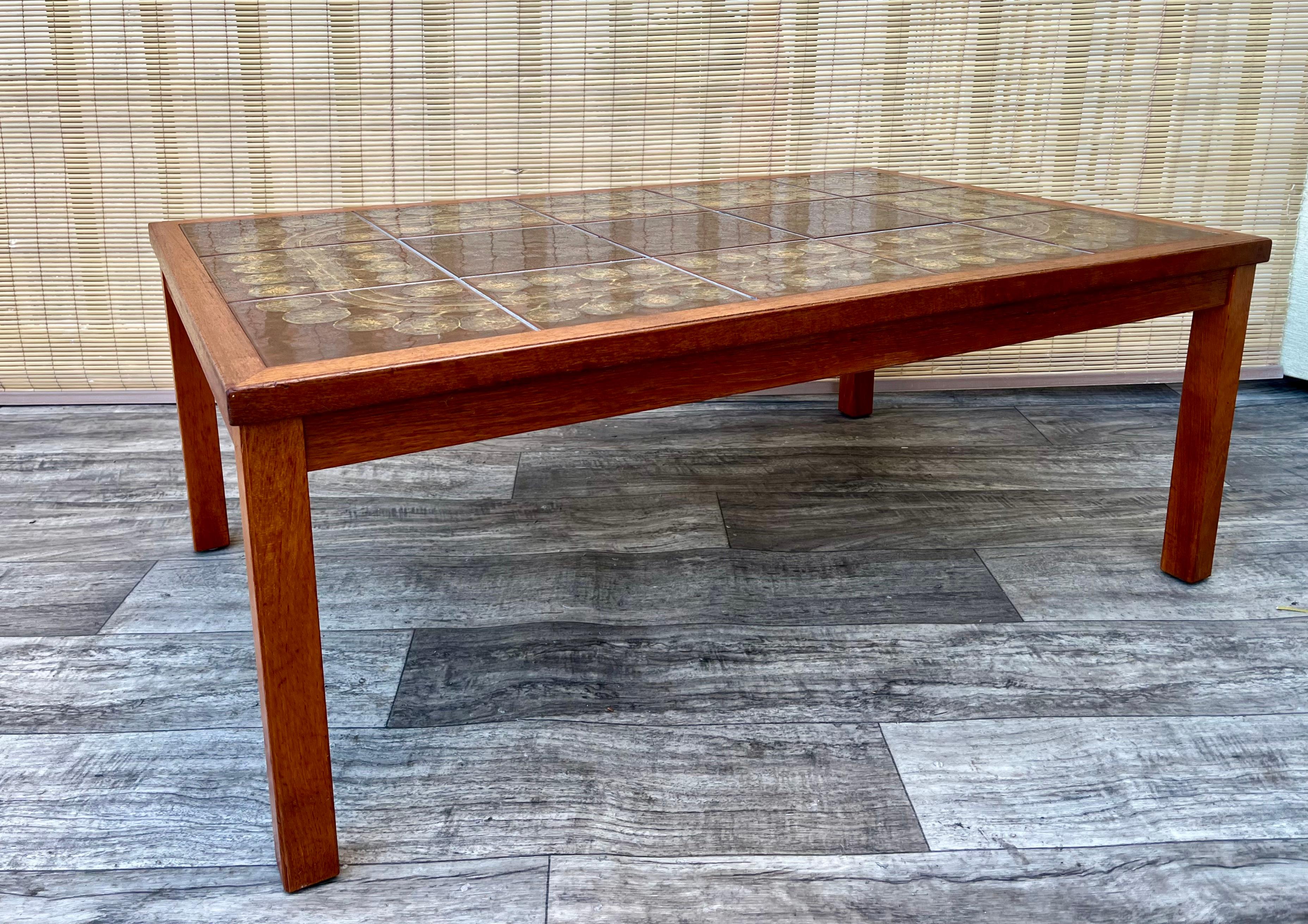 Danois Table basse moderne du milieu du siècle par Moluna Møbler, Danemark Circa 1970 en vente
