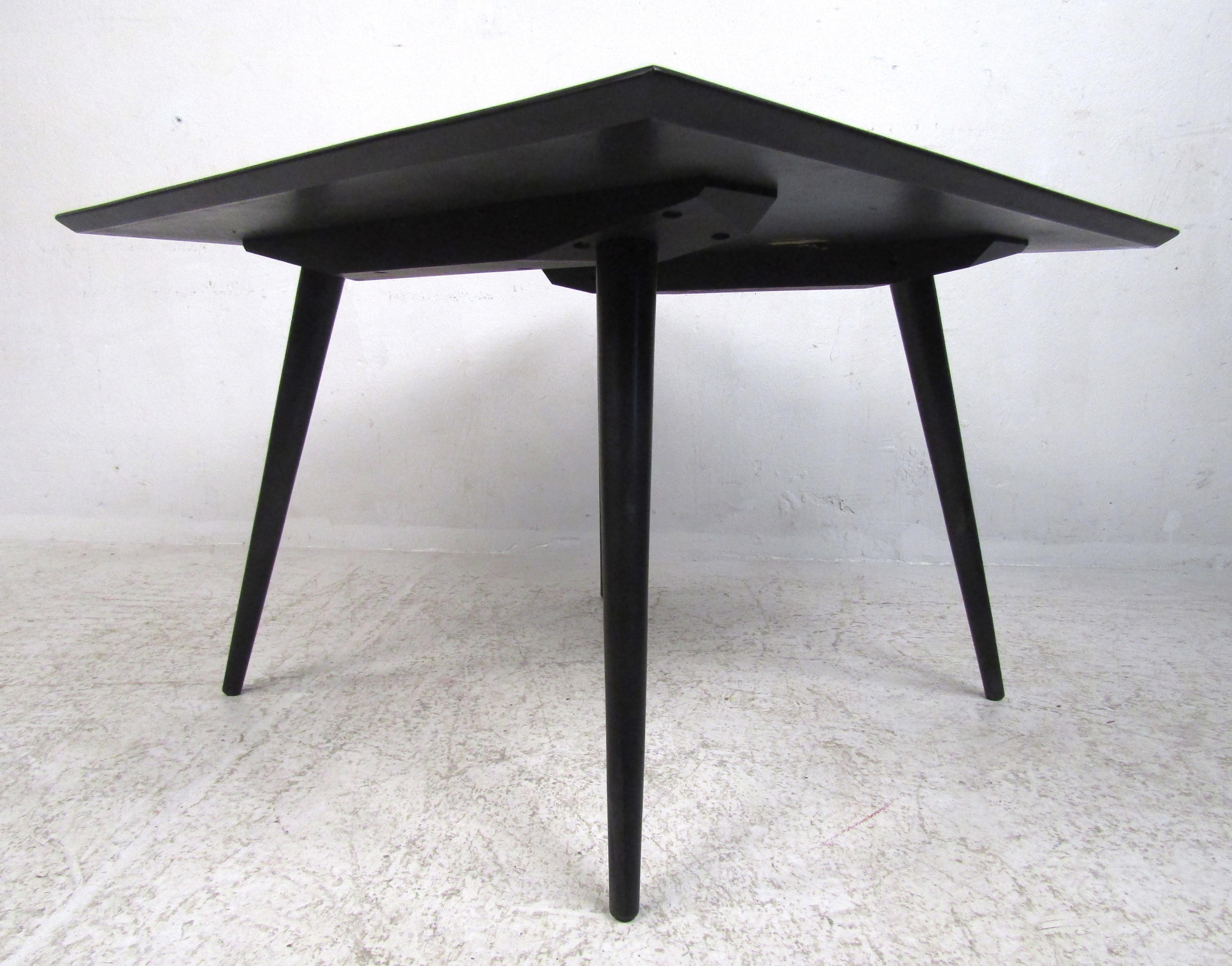 Mesa baja moderna de mediados de siglo de Paul McCobb Norteamericano en venta