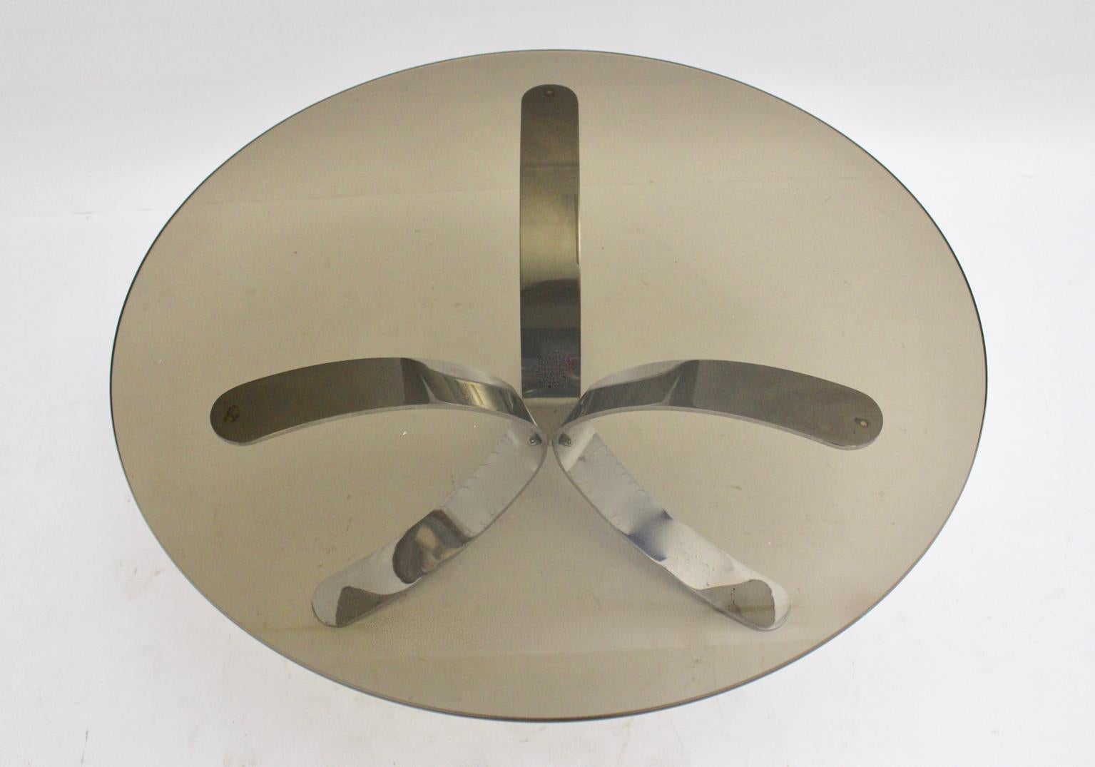 Mid-Century Modern Table basse moderne du milieu du siècle dernier en métal chromé et verre fumé, Allemagne en vente