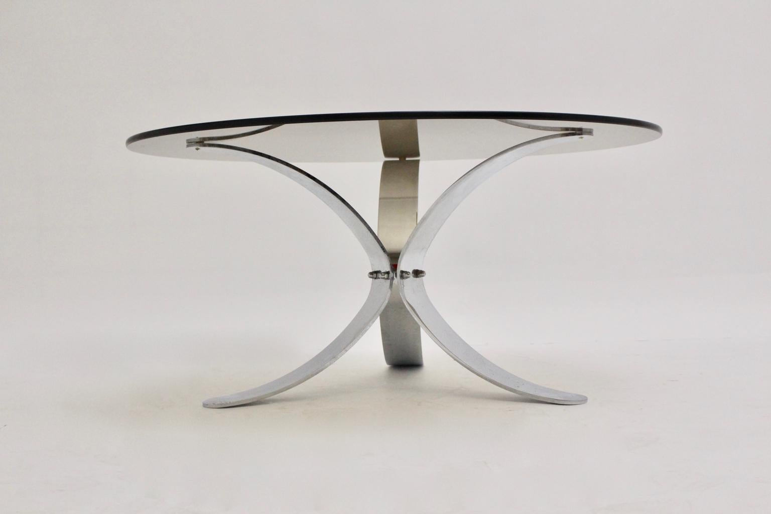 Table basse moderne du milieu du siècle dernier en métal chromé et verre fumé, Allemagne vers 1970 en vente 1