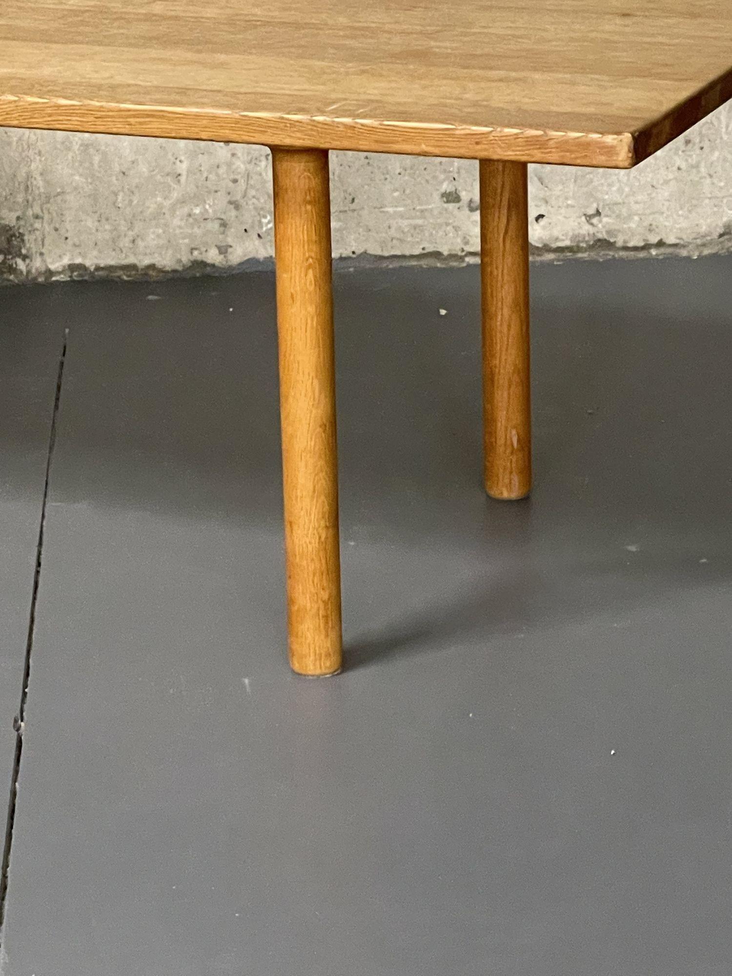 Mid-Century Modern Coffee Table, Cocktail Table, Hans Wegner, Oak, Hans J Wegner For Sale 2