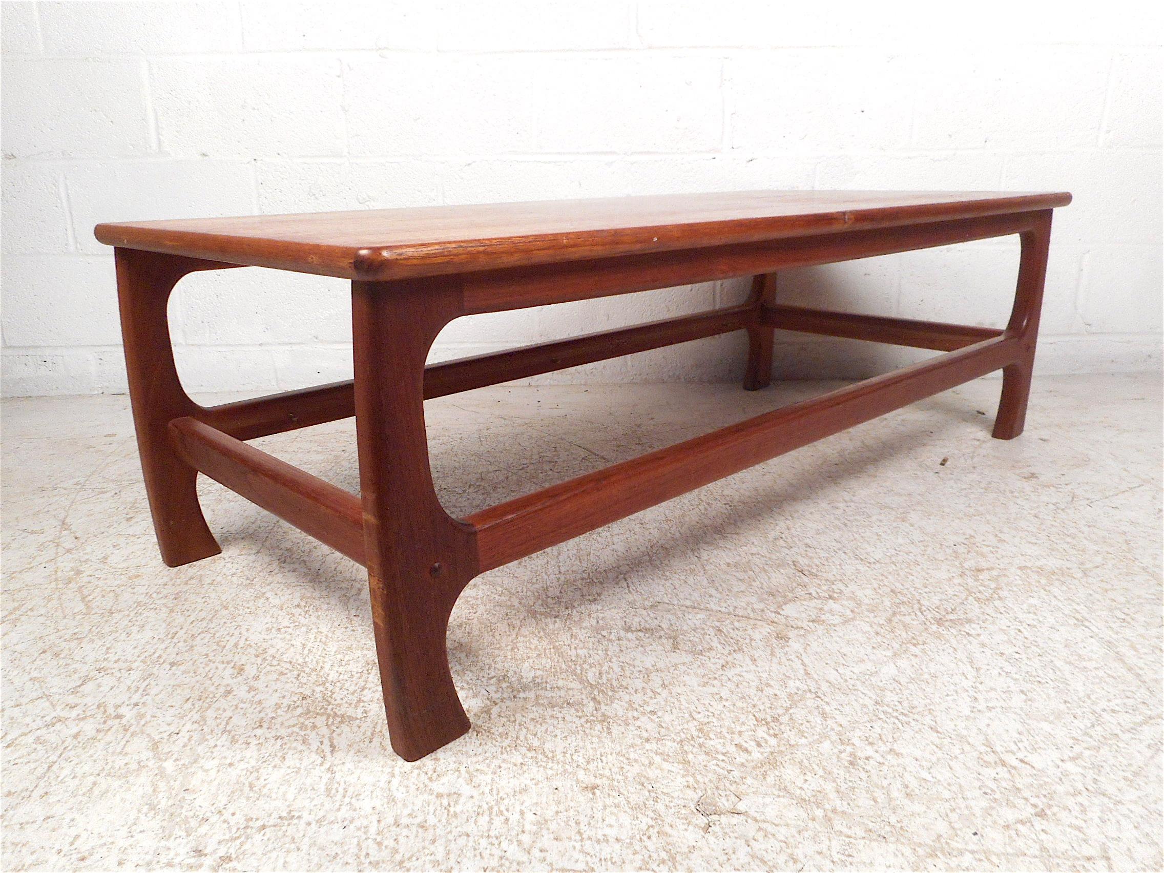 Stylish midcentury coffee table. Spacious table surface with interestingly contoured legs on the base. Great addition to any modern interior. Please confirm item location with dealer (NJ or NY).
