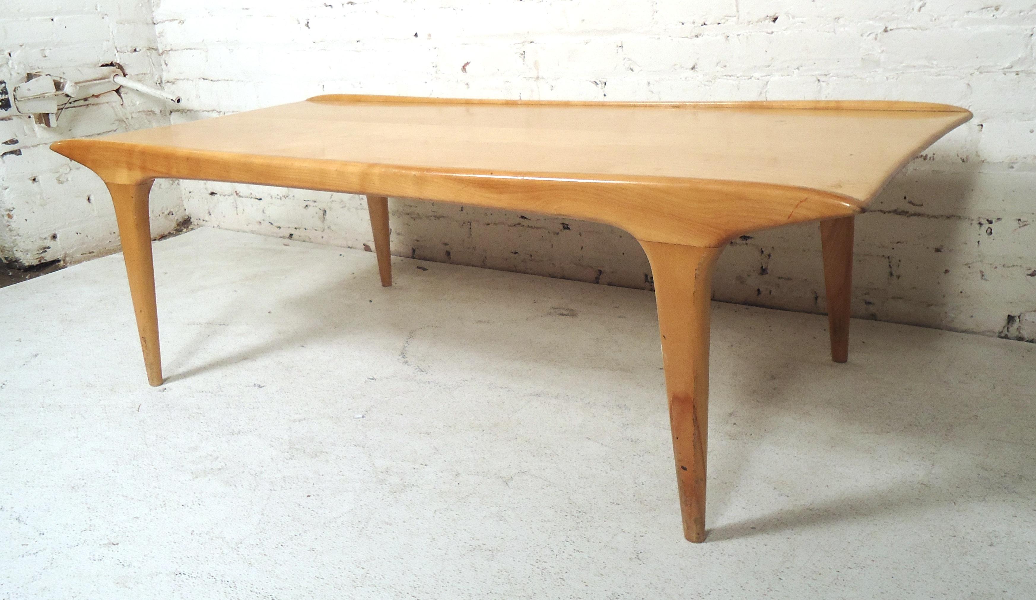 Mid-Century Modern Coffee Table In Good Condition In Brooklyn, NY