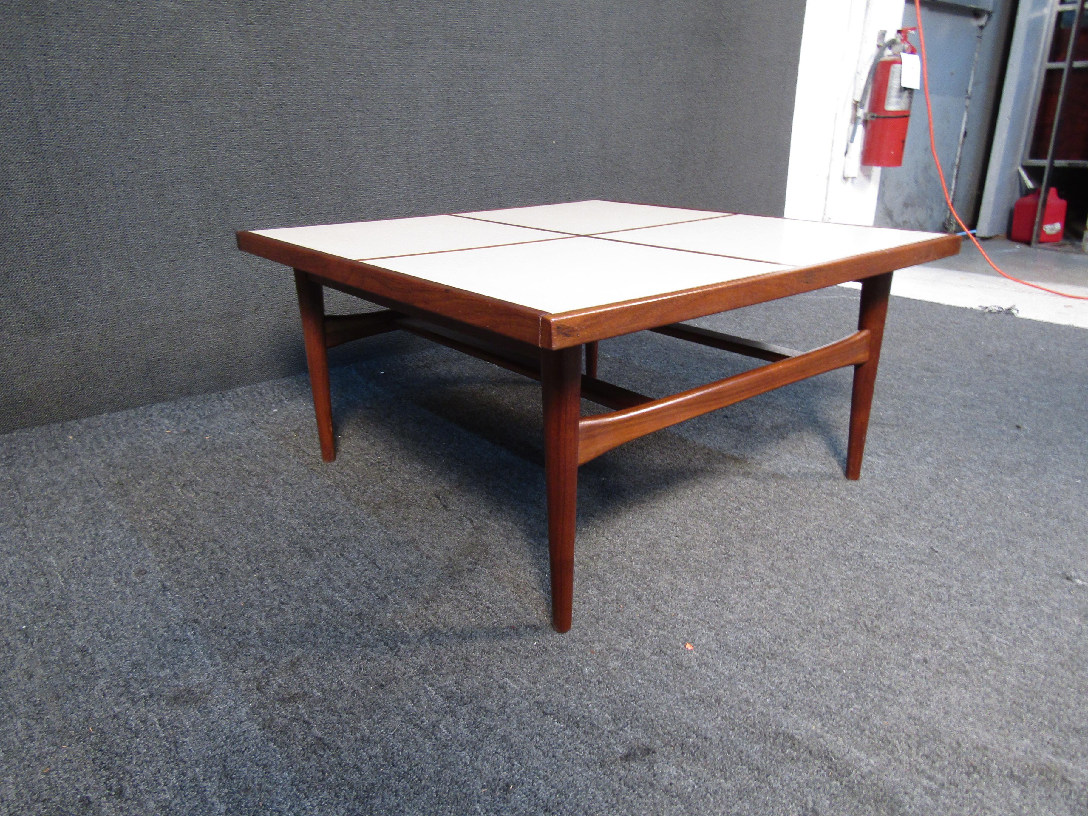 20ième siècle Table basse Mid-Century Modern en vente