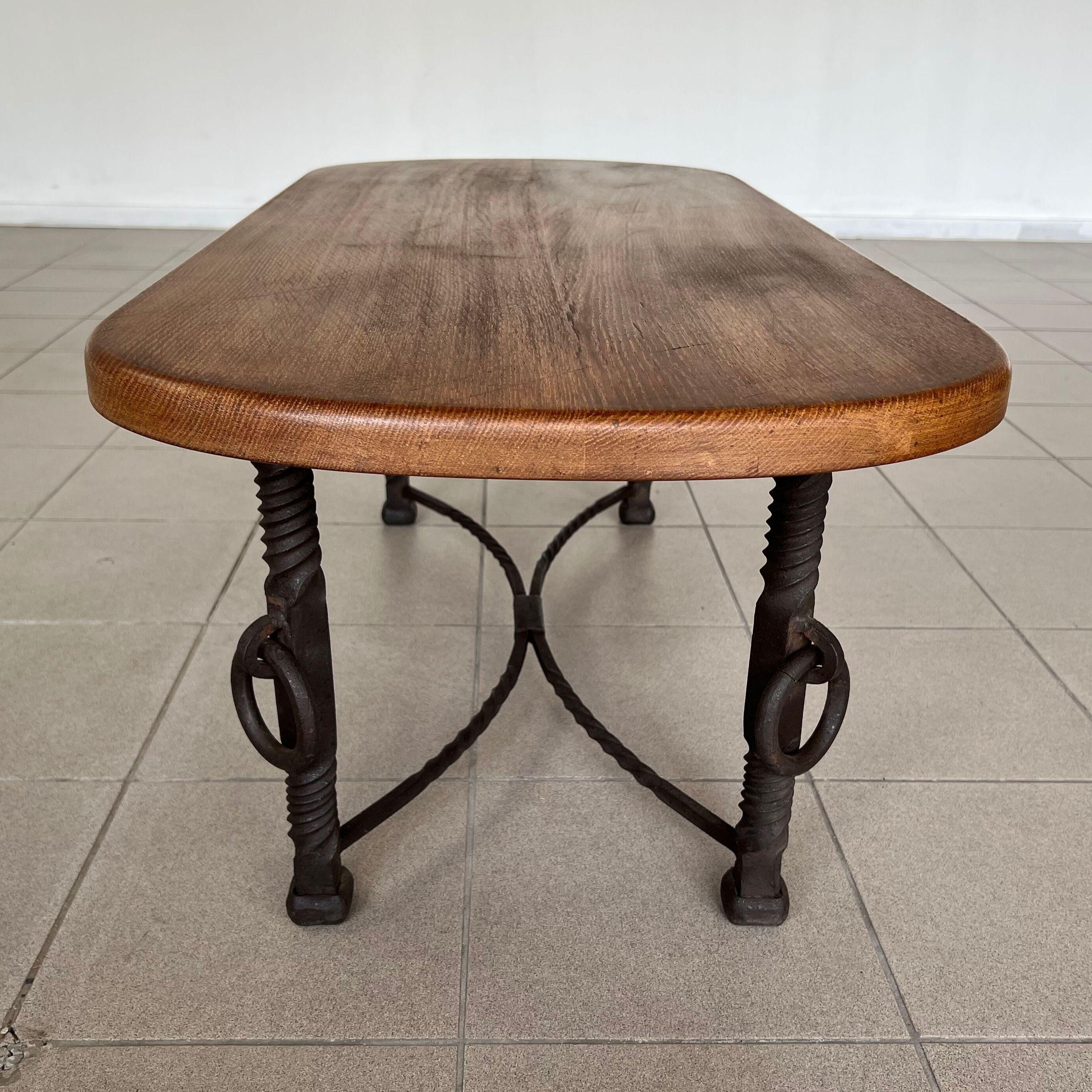 Mid-Century Modern Coffee Table In Good Condition For Sale In Bridgeport, CT
