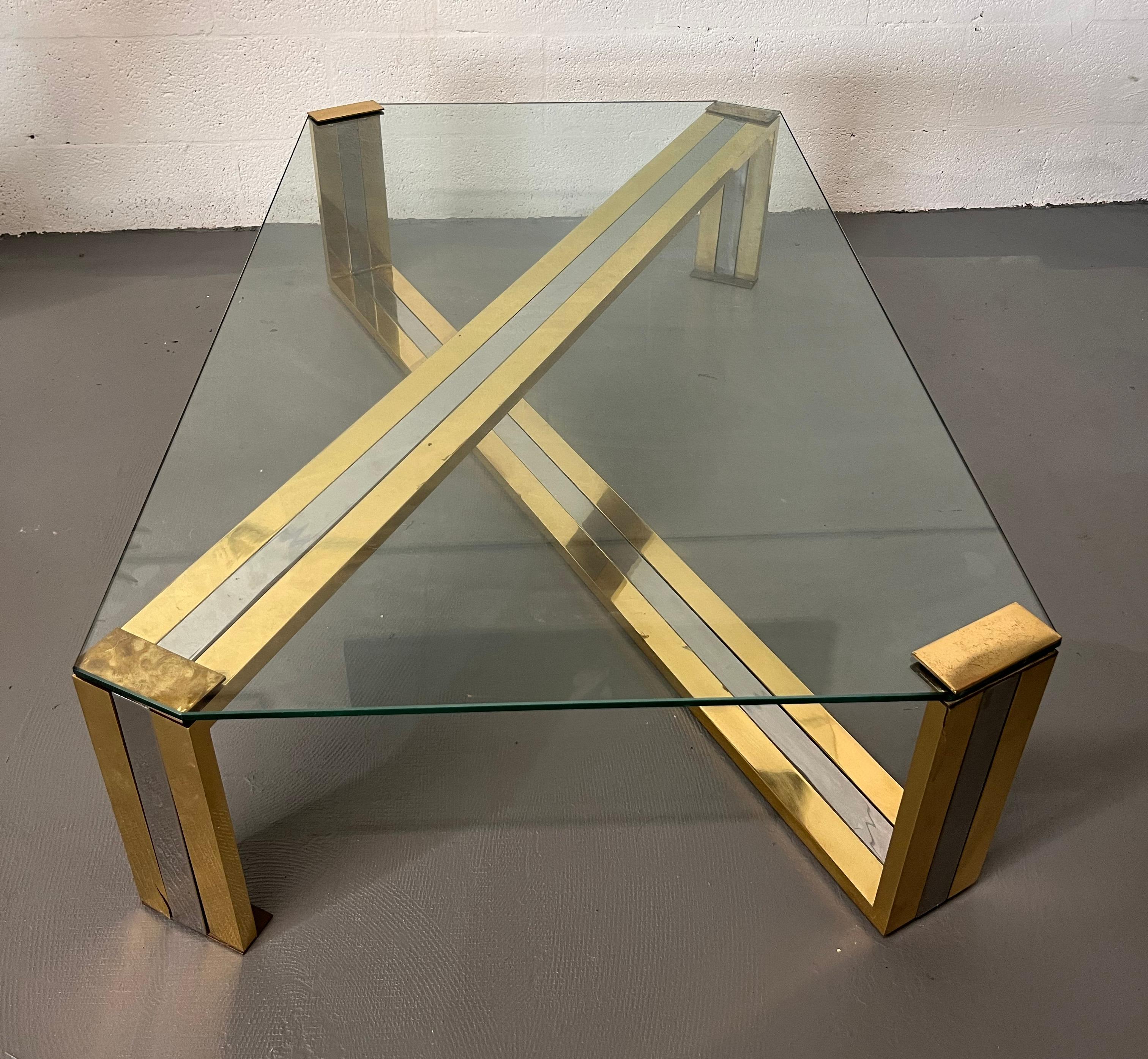 Mid-Century Modern Coffee Table In Fair Condition For Sale In Miami, FL