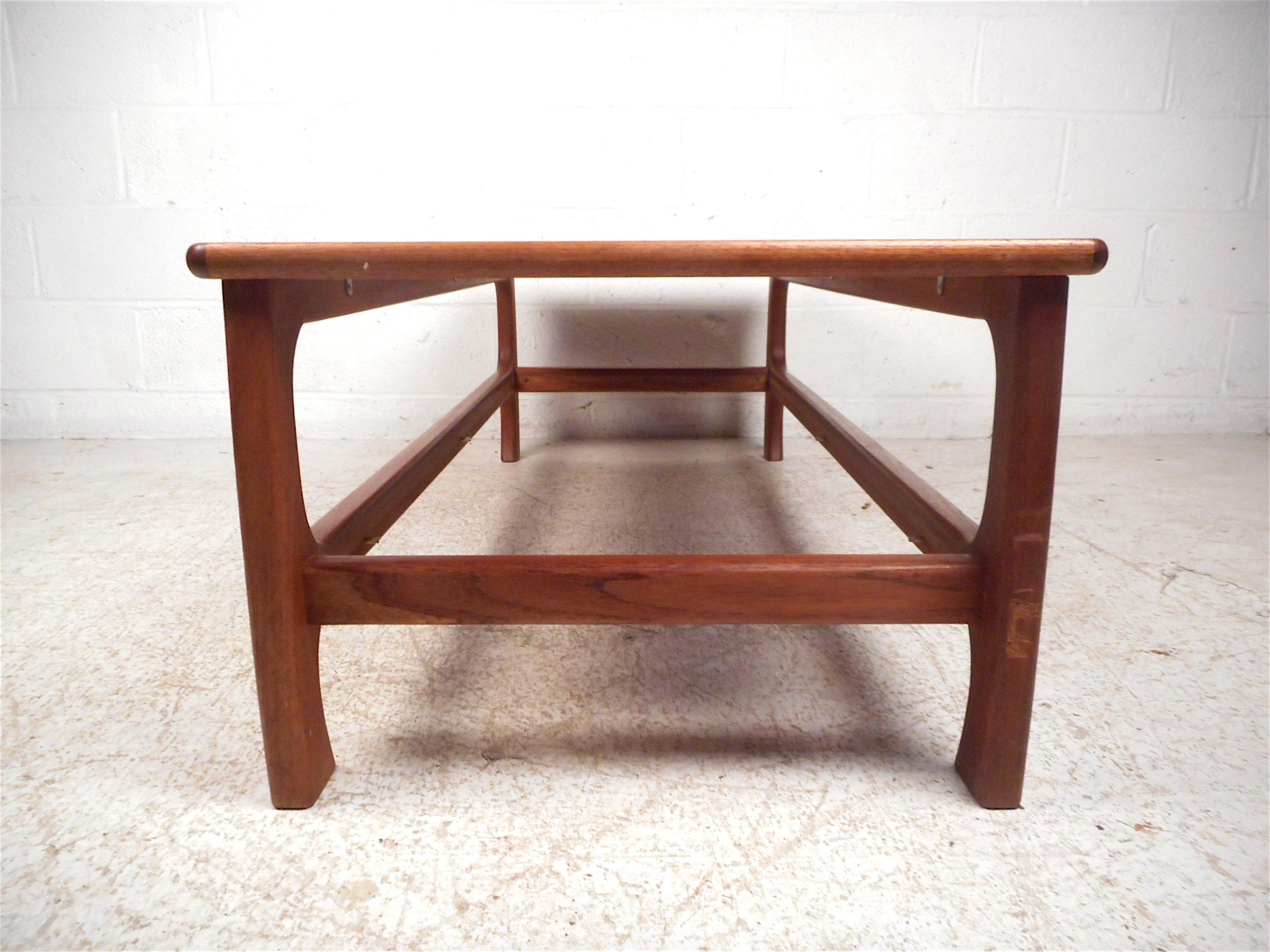 Wood Mid-Century Modern Coffee Table For Sale