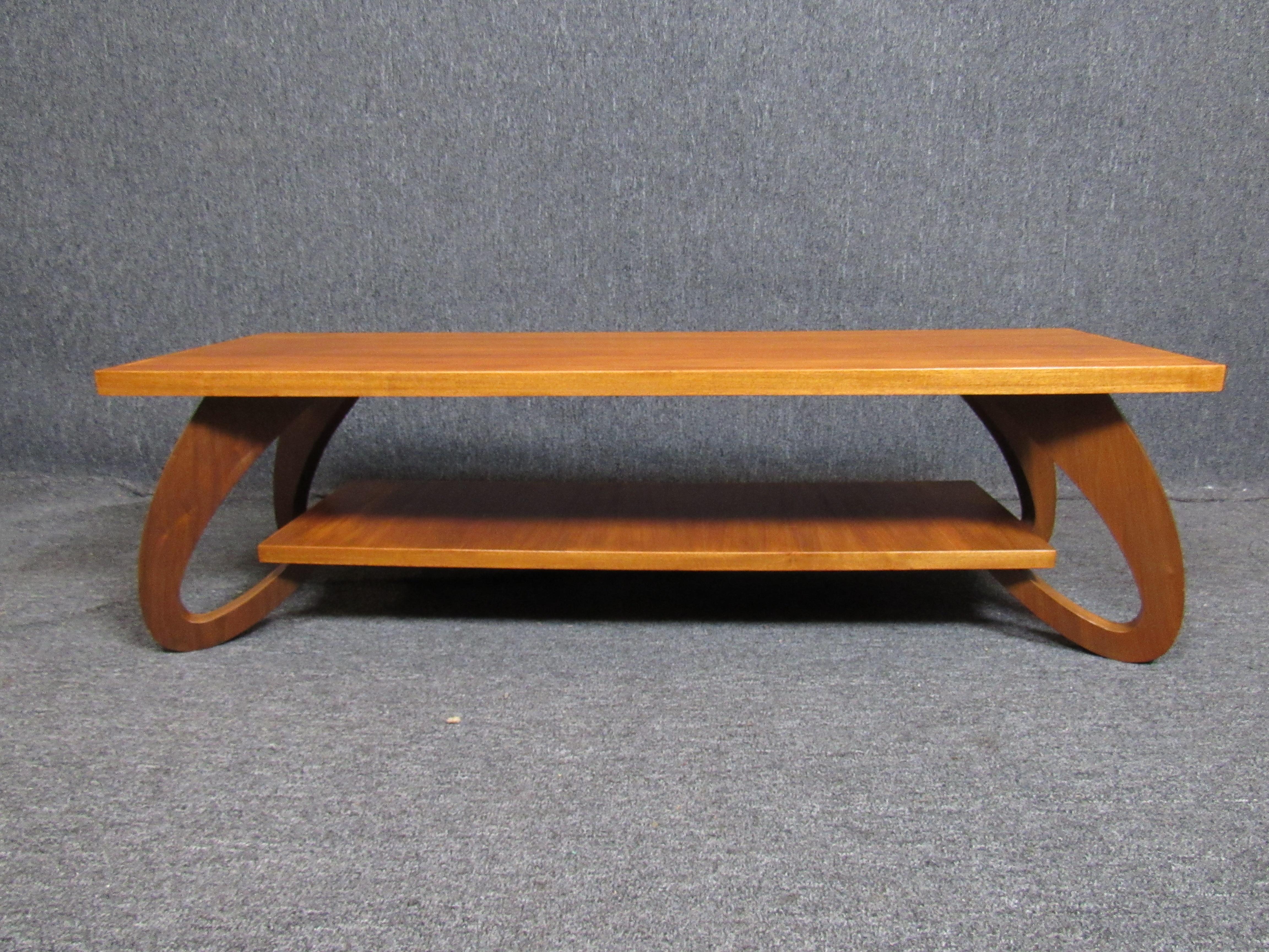 Mid-Century Modern Coffee Table In Good Condition In Brooklyn, NY