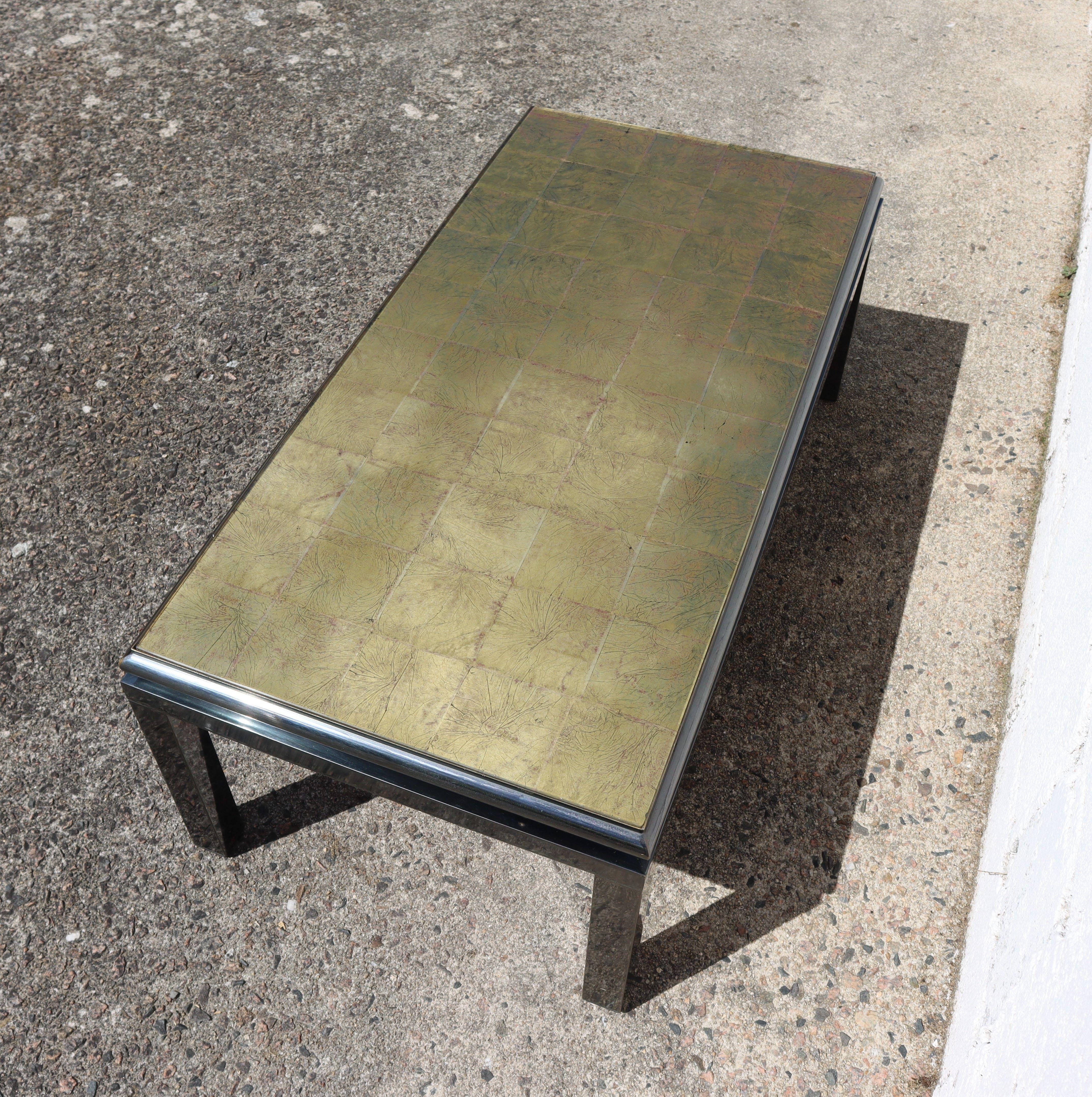 Mesa de centro moderna de mediados de siglo Vidrio dorado de Guy Lefebvre para Maison Jansen en venta 2