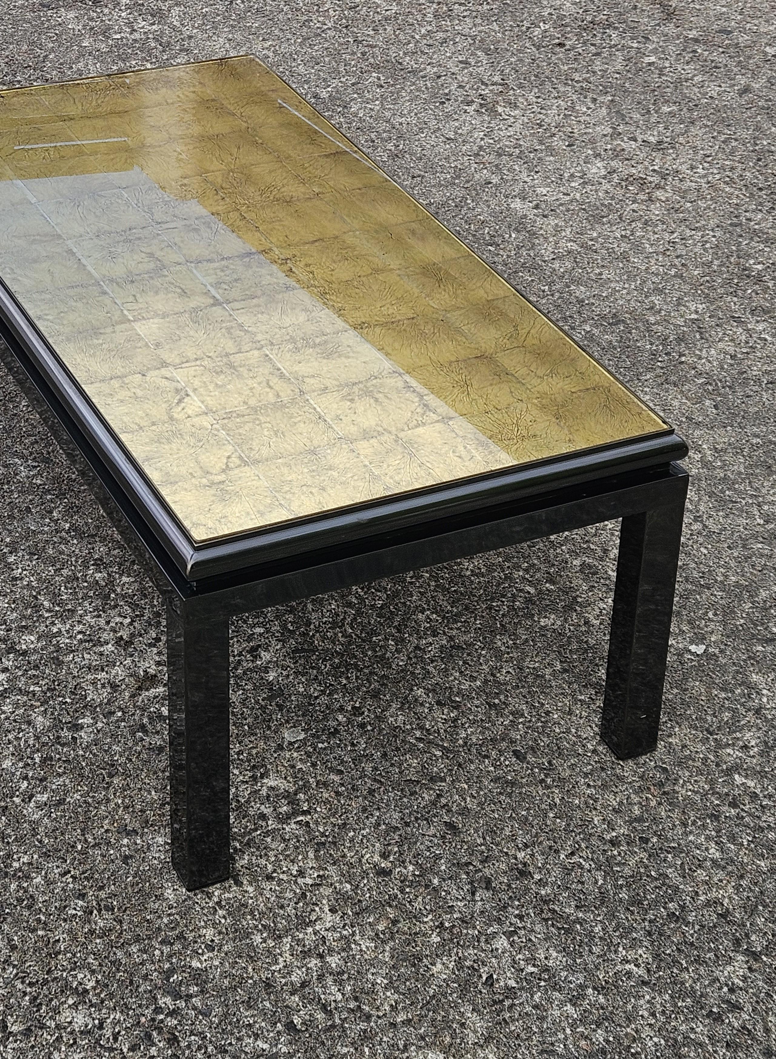 Mesa de centro moderna de mediados de siglo Vidrio dorado de Guy Lefebvre para Maison Jansen finales del siglo XX en venta