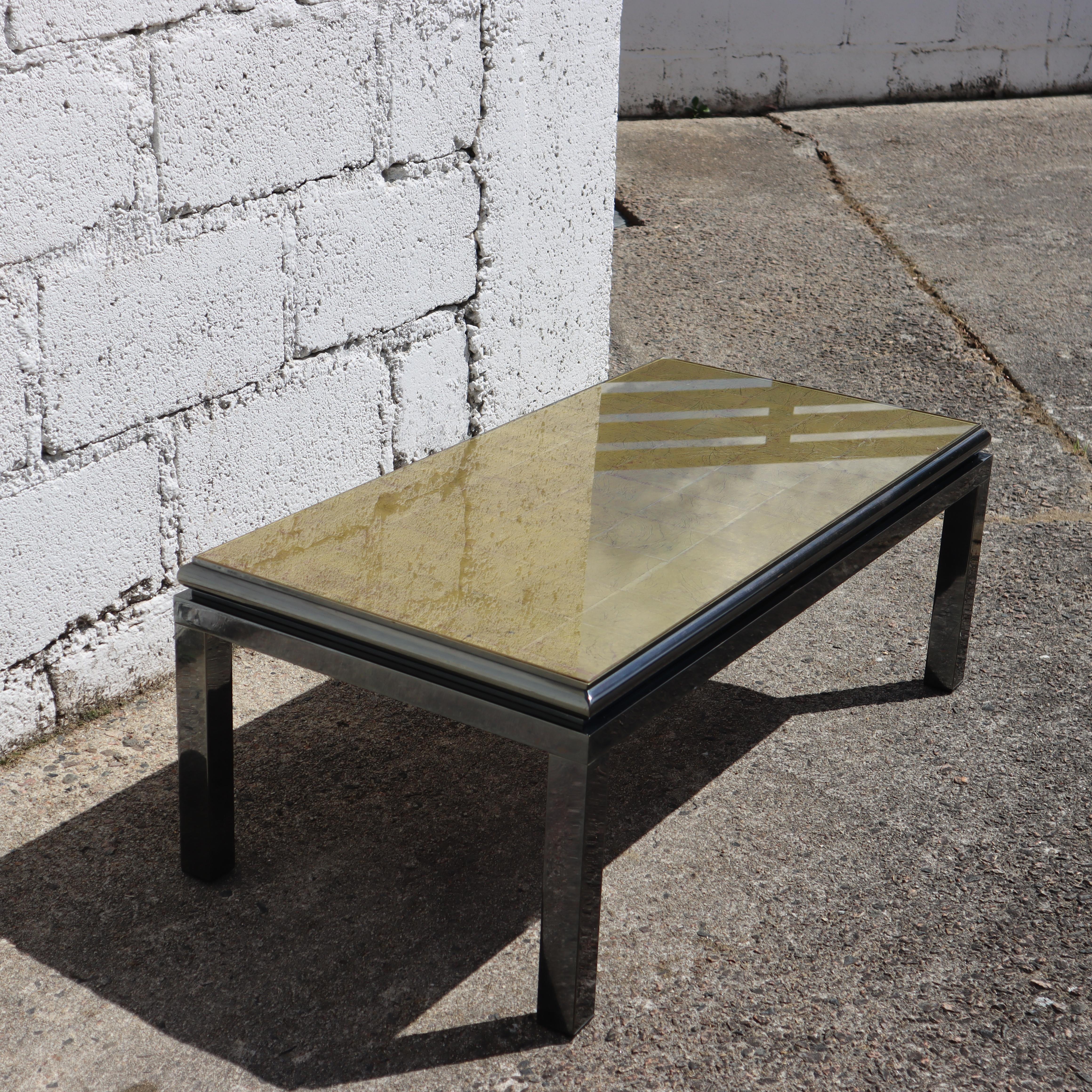 Mesa de centro moderna de mediados de siglo Vidrio dorado de Guy Lefebvre para Maison Jansen en venta 1