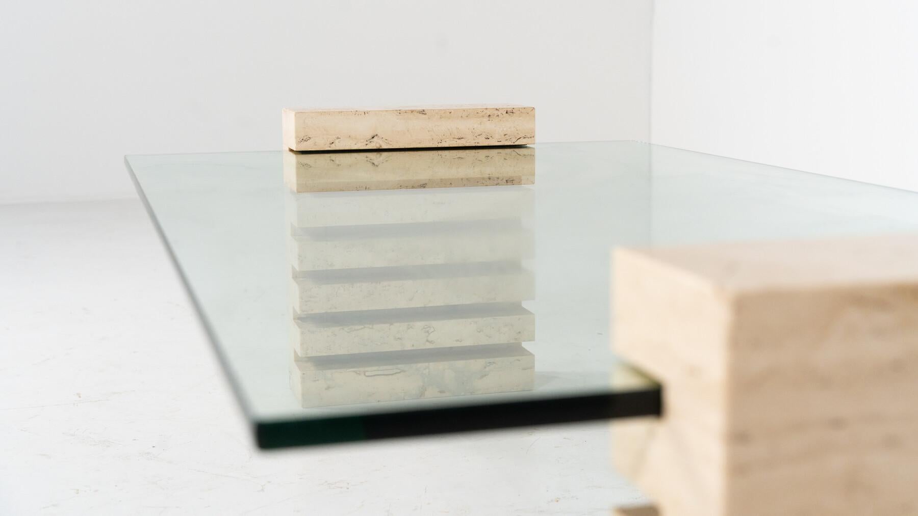 Table basse moderne du milieu du siècle, verre et travertin, Italie, 1970S en vente 2