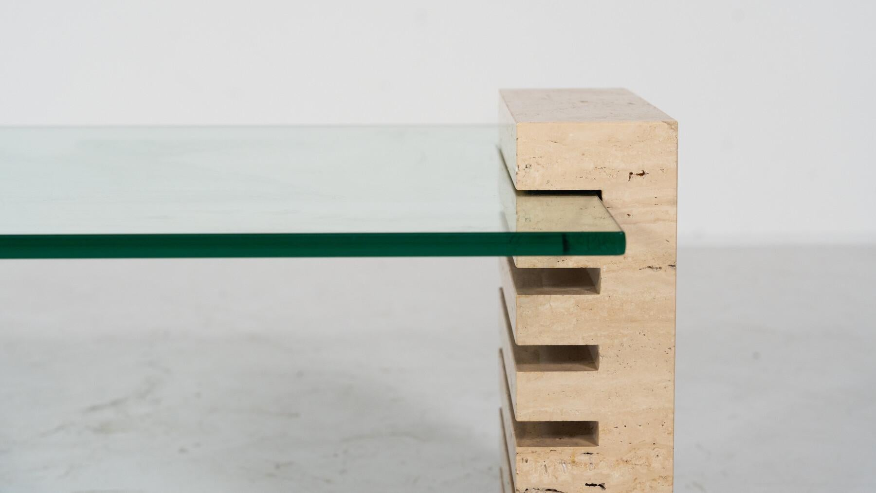 Table basse moderne du milieu du siècle, verre et travertin, Italie, 1970S en vente 5