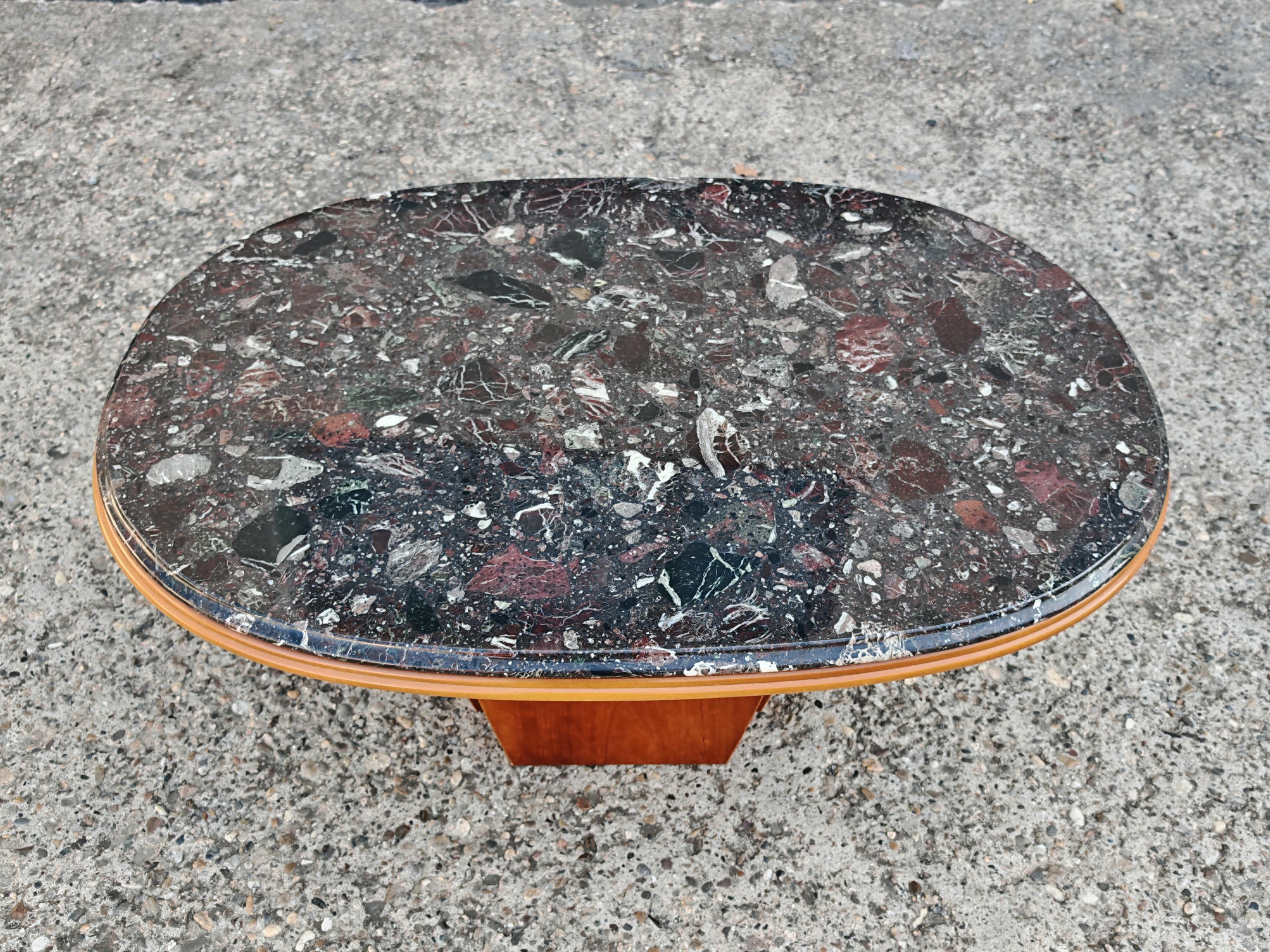 Mid Century Modern Coffee Table in Cherry Wood and Granite Top, Denmark 1970s In Good Condition For Sale In Beograd, RS