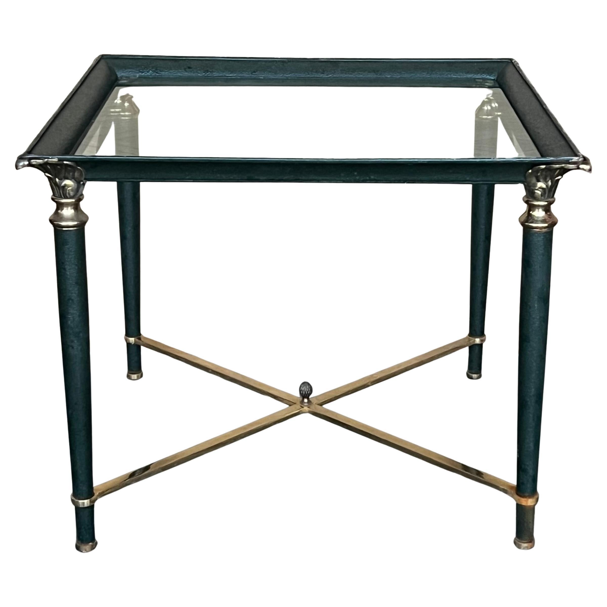 Moderner Couchtisch aus grünem Eisen aus der Mitte des Jahrhunderts mit Bronze- und Messingdetails