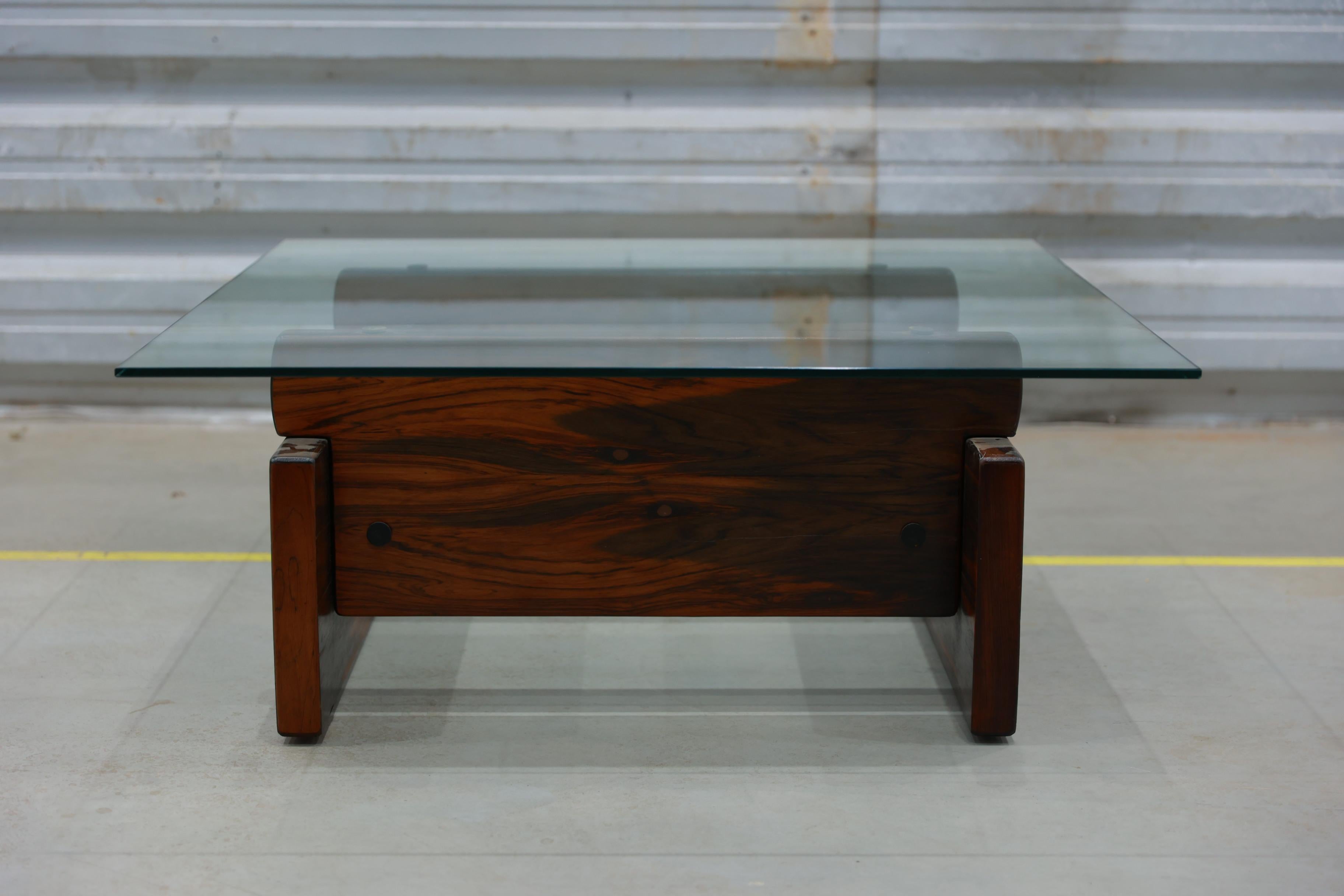Available today, this Mid-century Modern Coffee Table in Hardwood and Glass, by Sergio Rodrigues, is THE find of the year!

The square shaped base is made in solid Brazilian rosewood (Jacaranda) with a rosewood veneer, displaying a beautiful gran