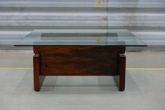 Table basse moderne du milieu du siècle en bois de feuillus et verre, Sergio Rodrigues, Brésil