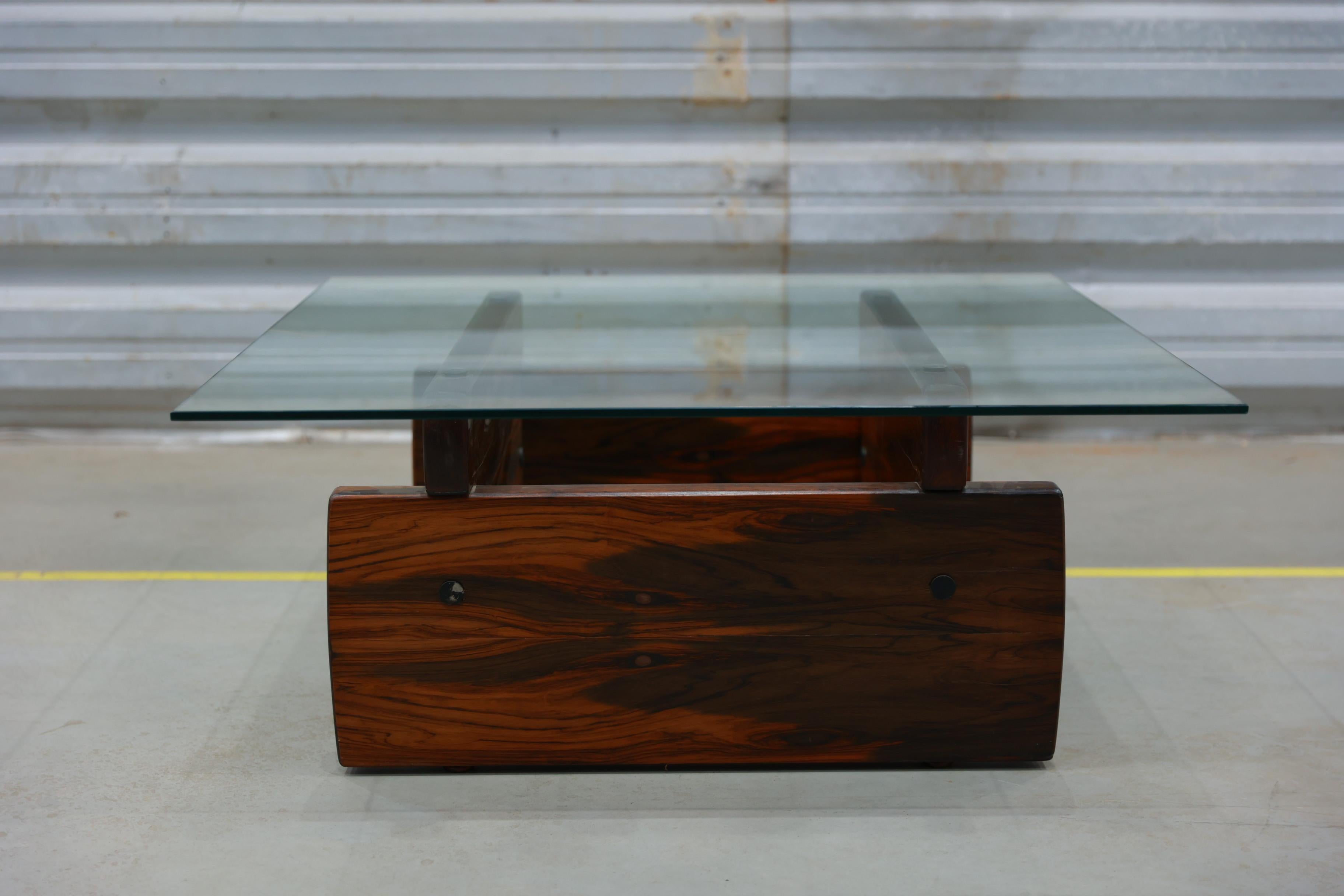 Mid-Century Modern Mid-century Modern Coffee Table in Hardwood and Glass, Sergio Rodrigues, Brazil For Sale