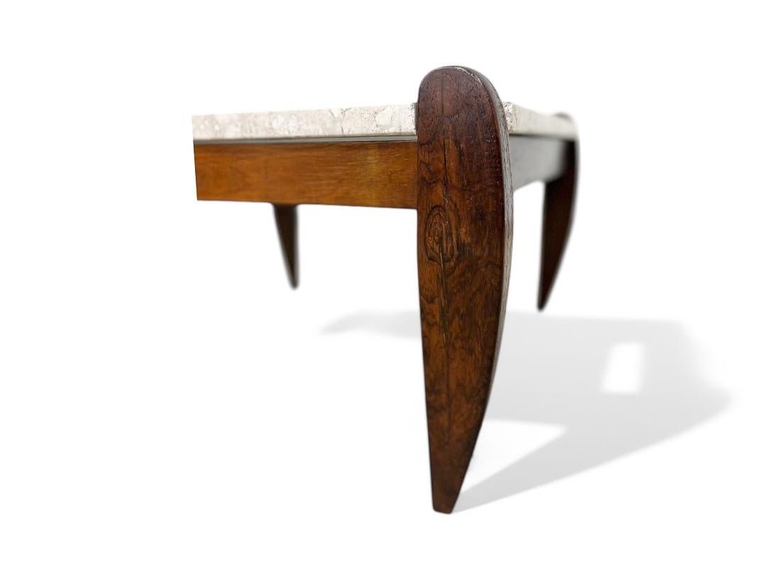 Moderner Couchtisch aus Hartholz und Marmor aus der Mitte des Jahrhunderts, Jean Gillon, 1960er Jahre, Brasilien (Brasilianisch) im Angebot