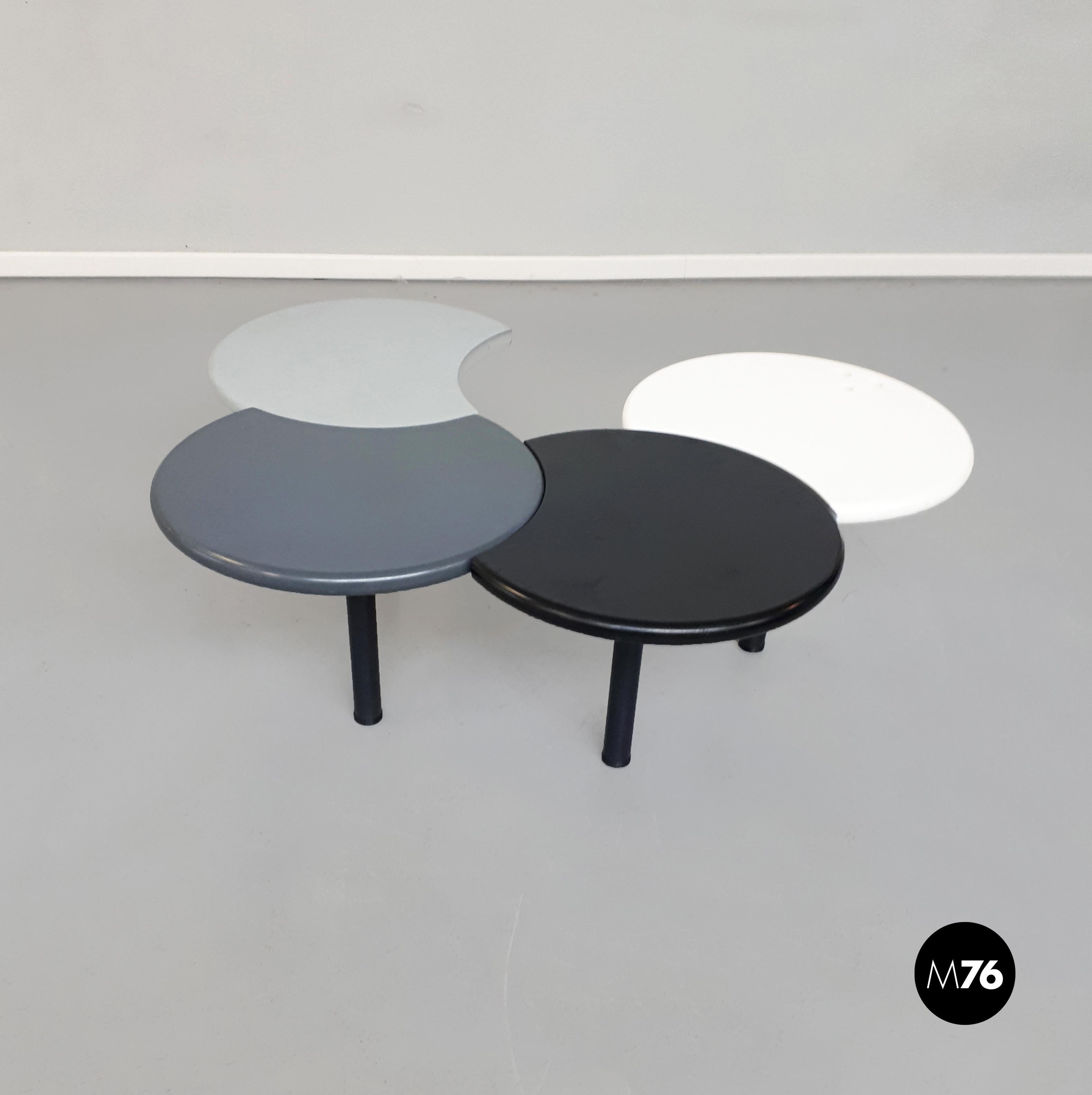 Italian mid-Century Modern Coffee Table by Hosoe  Marinelli for Arflex, 1980s
Coffee table in lacquered wood formed by four mobile circles resting on solid black wooden legs. The rims come in four colors: black, dark gray, light gray,