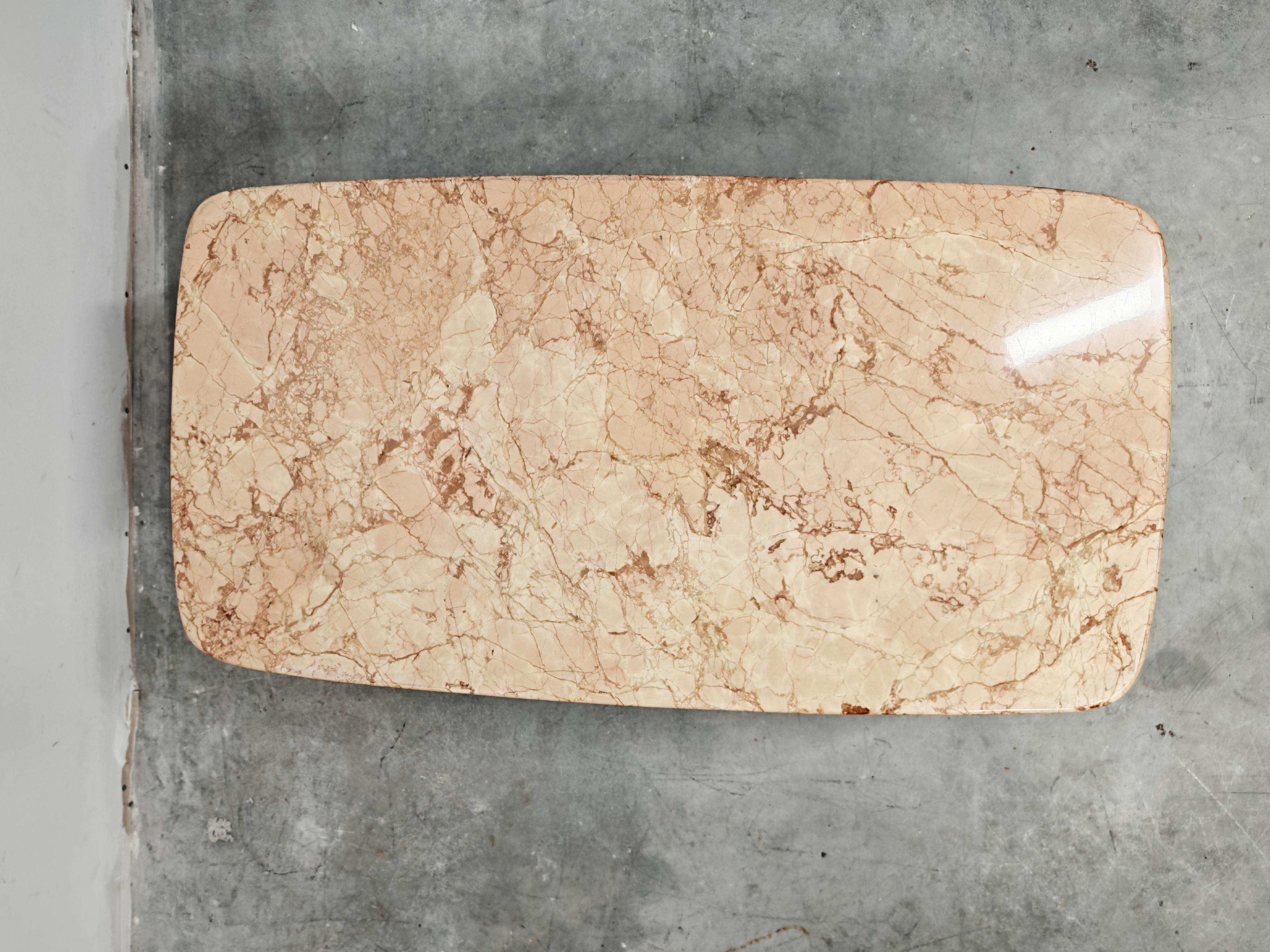 Mesa de centro moderna de mediados de siglo en mármol, latón y madera, Italia, años 50 en venta 3