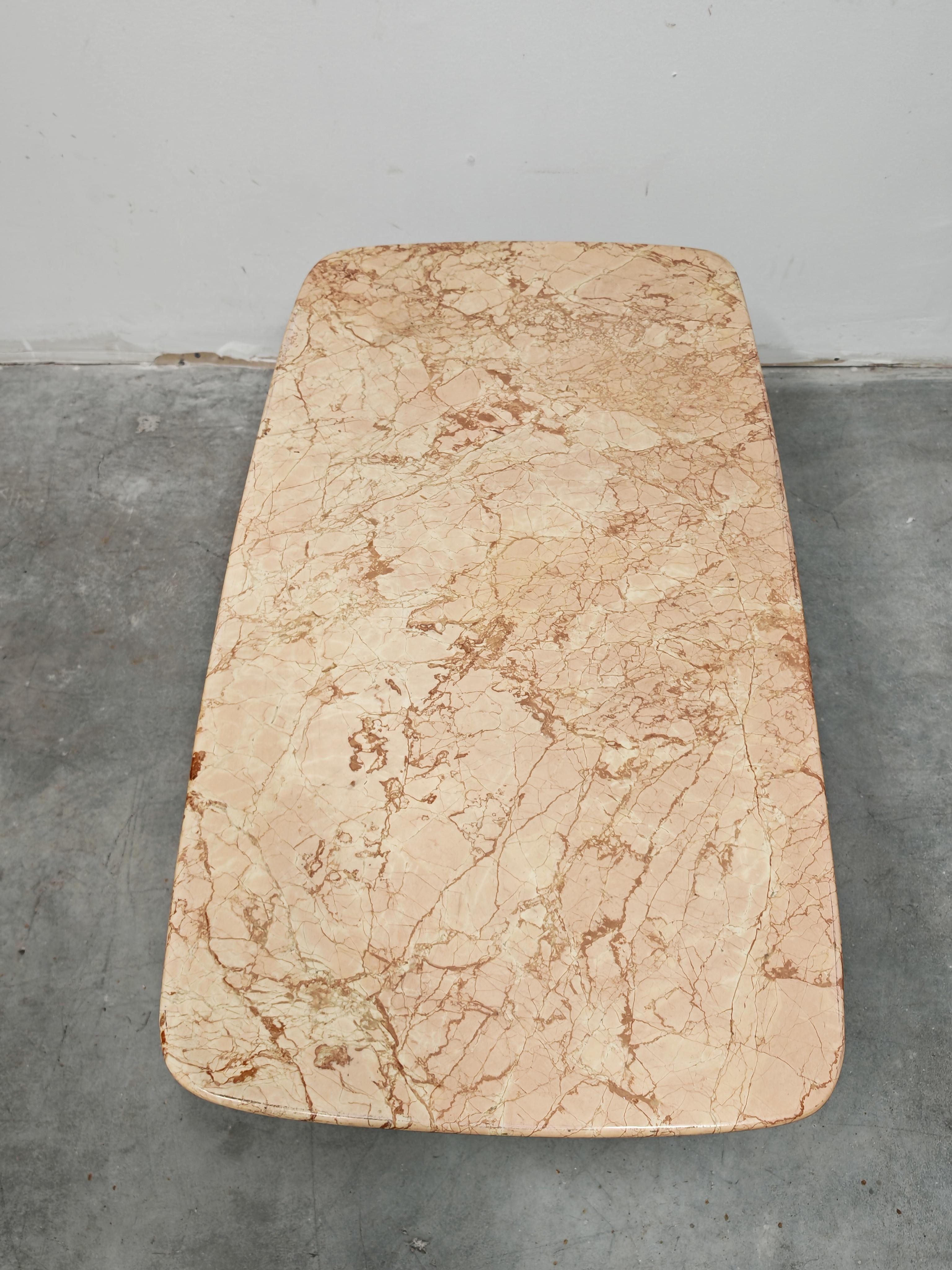 Mesa de centro moderna de mediados de siglo en mármol, latón y madera, Italia, años 50 Italiano en venta