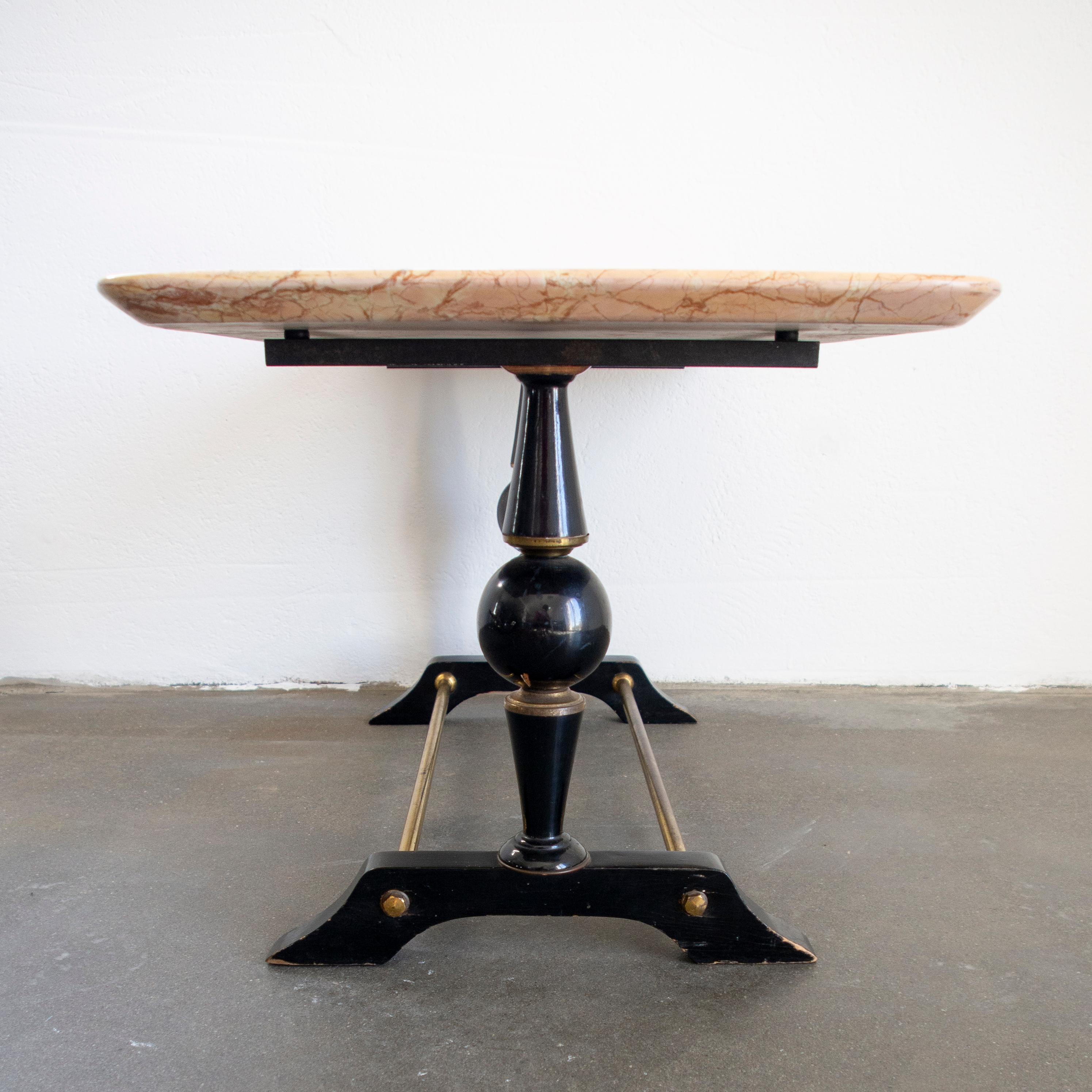 Mesa de centro moderna de mediados de siglo en mármol, latón y madera, Italia, años 50 Latón en venta