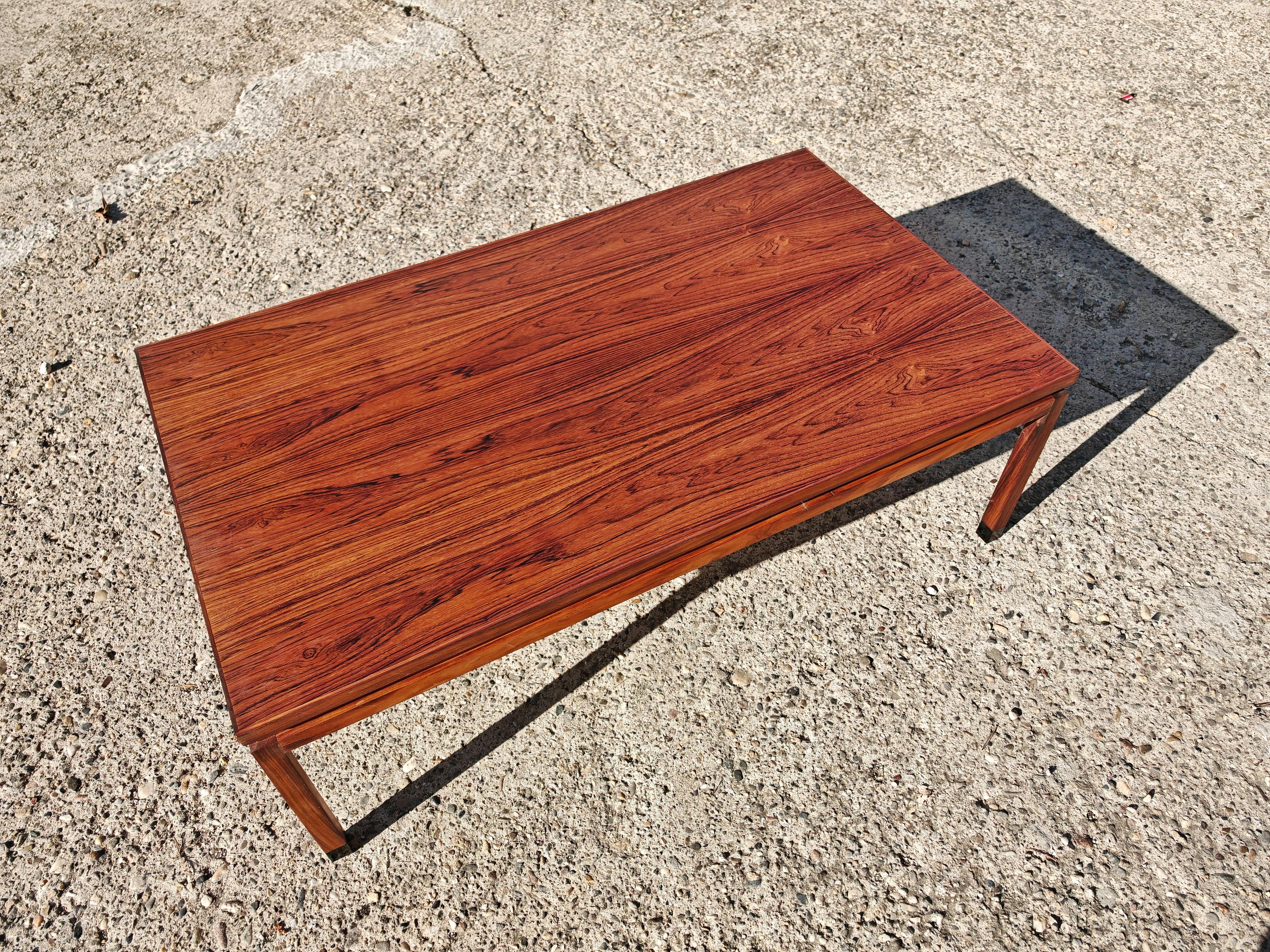Mid Century Modern Couchtisch aus massivem Teakholz, Dänemark 1960er Jahre (Moderne der Mitte des Jahrhunderts) im Angebot