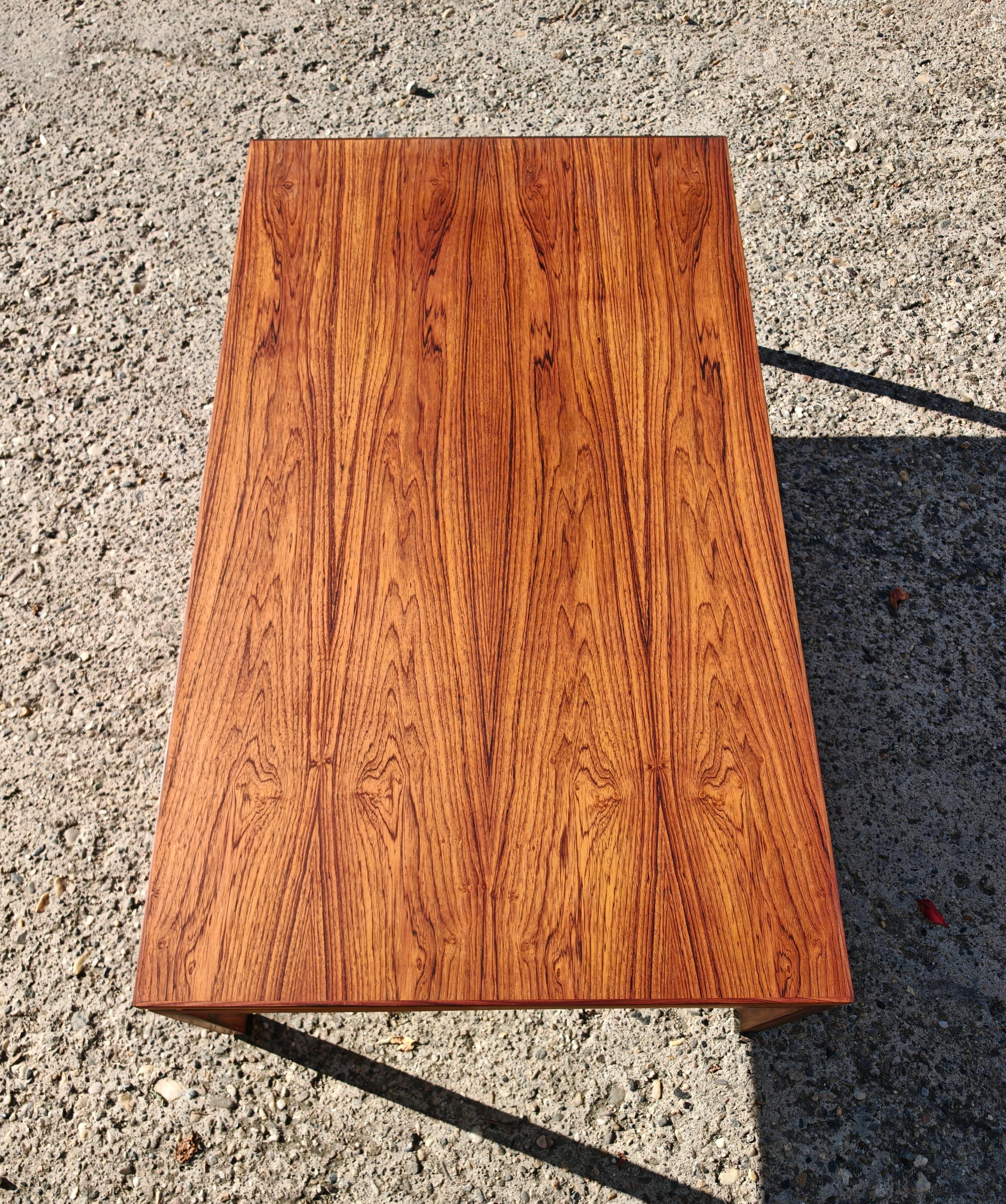 Mid Century Modern Couchtisch aus massivem Teakholz, Dänemark 1960er Jahre im Zustand „Hervorragend“ im Angebot in Beograd, RS