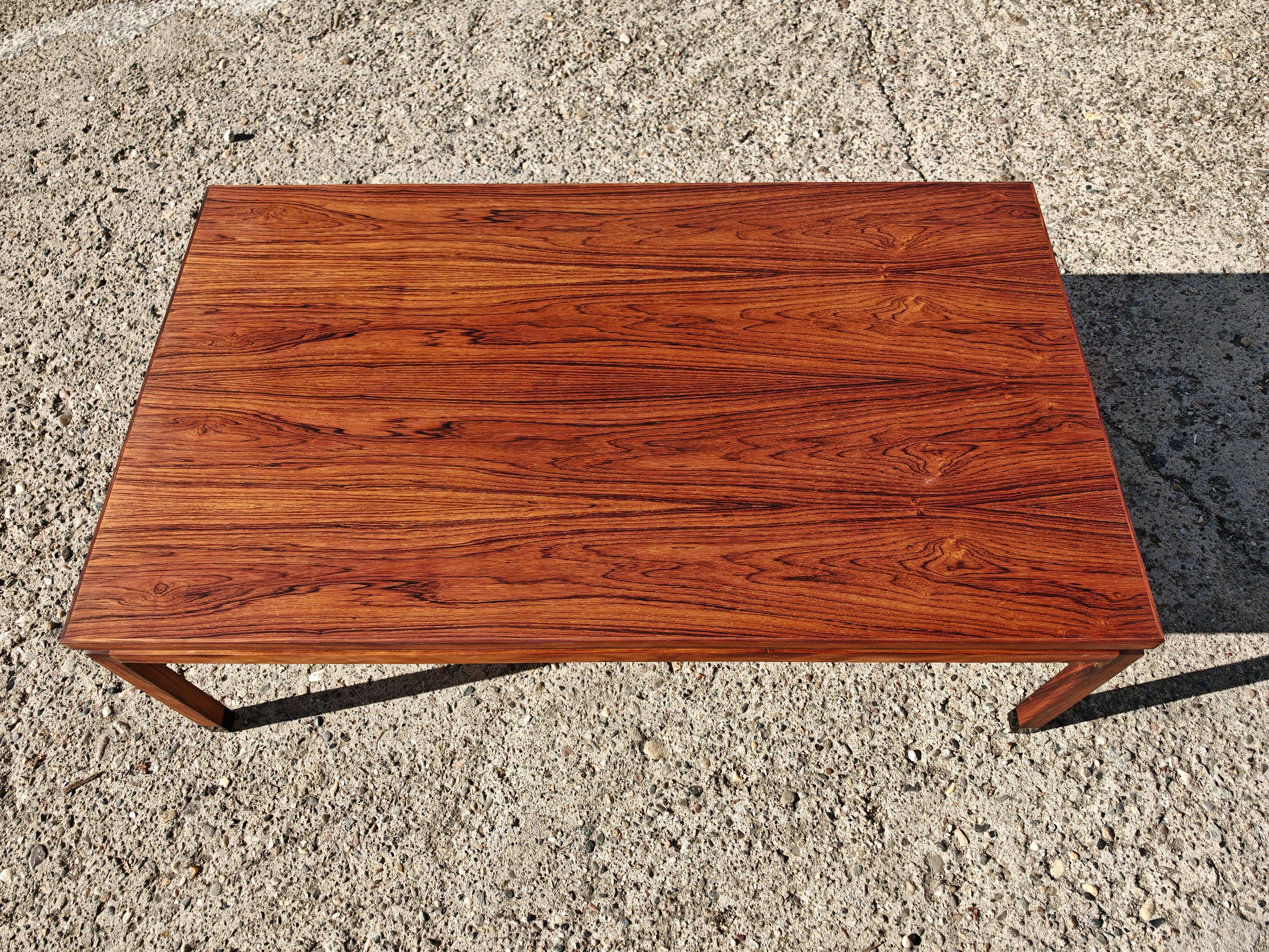 Mid Century Modern Couchtisch aus massivem Teakholz, Dänemark 1960er Jahre im Angebot 1