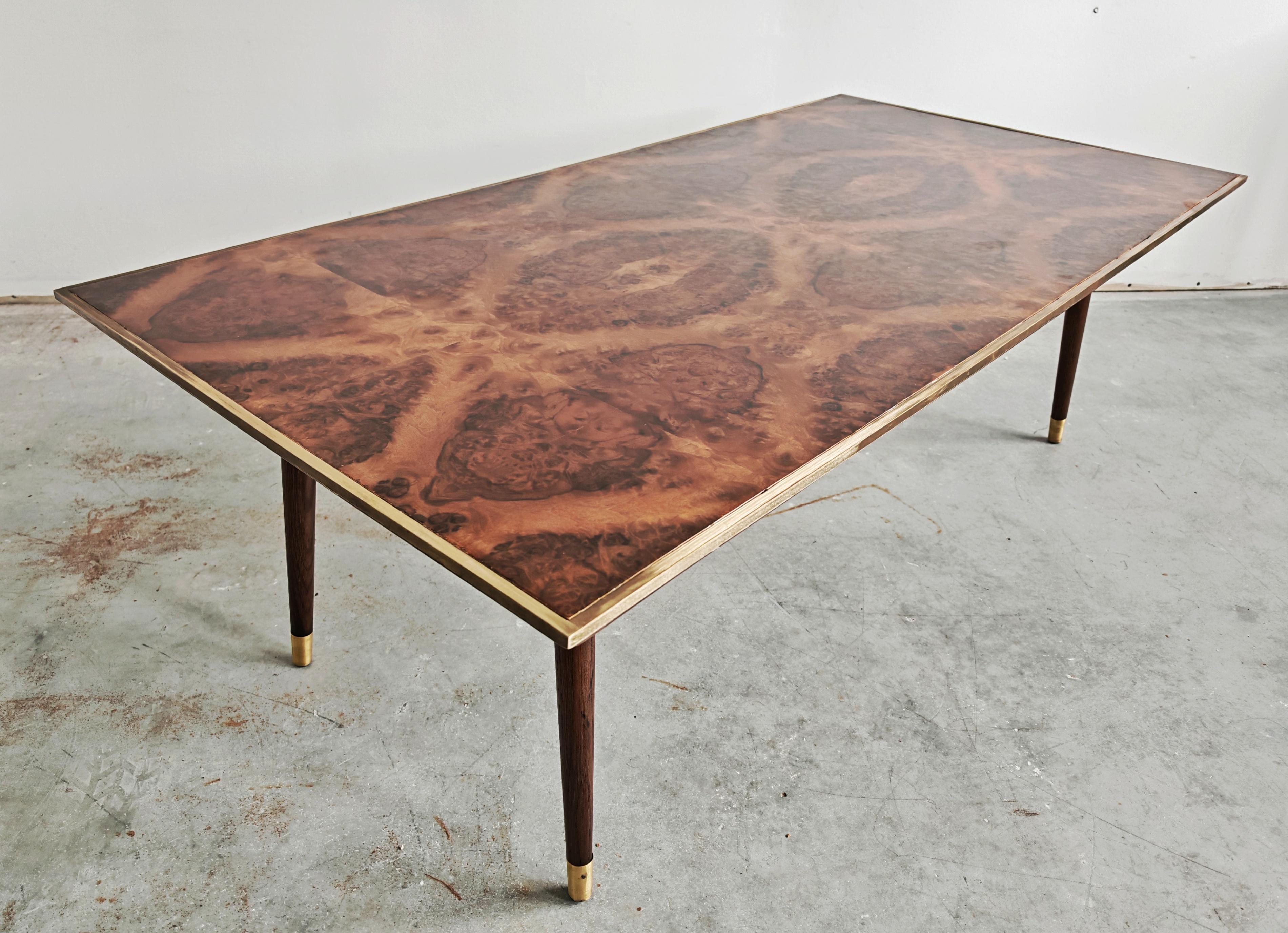 Fin du 20e siècle Table basse moderne du milieu du siècle dans le style de Willy Rizzo, plateau en placage de racines de noyer. en vente