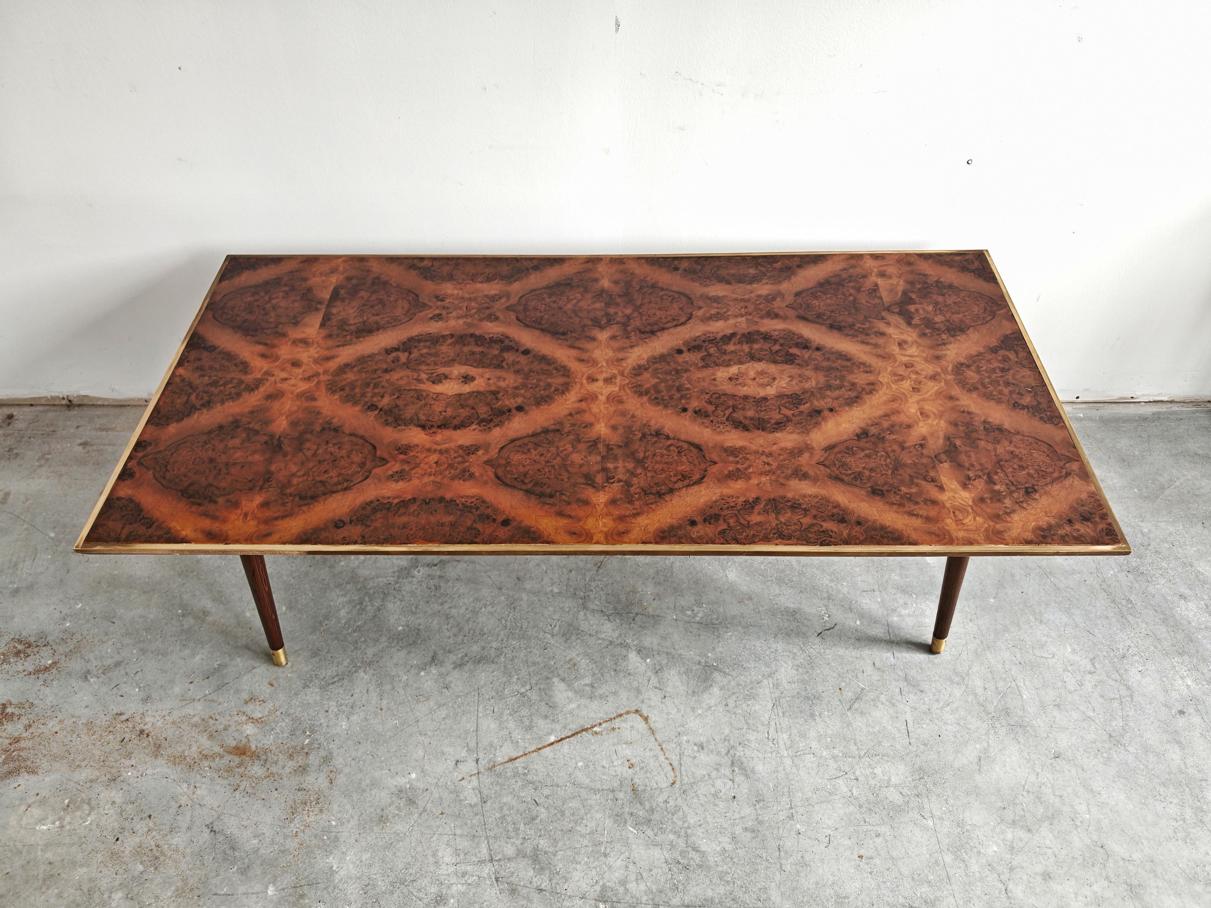 Table basse moderne du milieu du siècle dans le style de Willy Rizzo, plateau en placage de racines de noyer. en vente 2