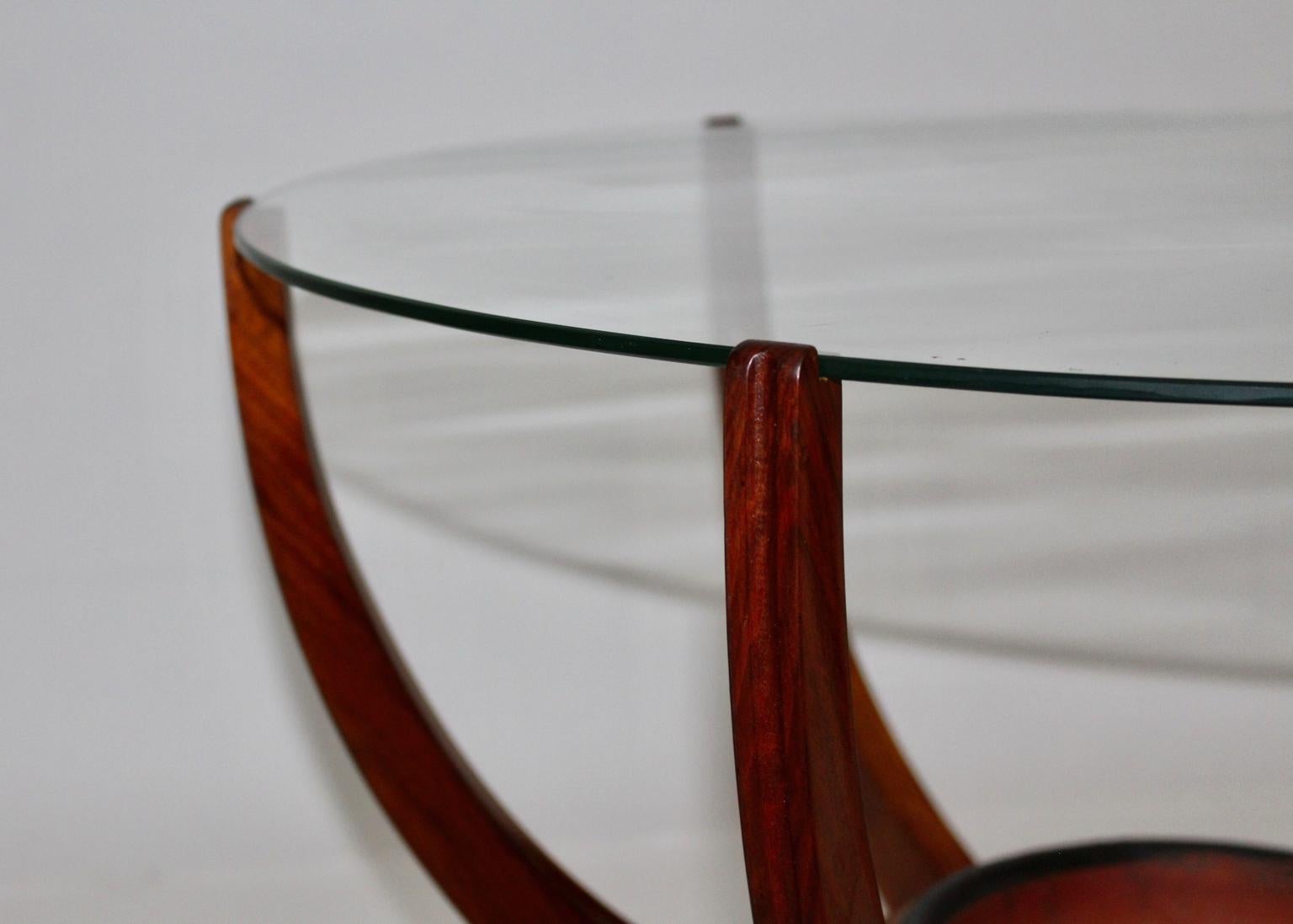 Mid-Century Modern Vintage Walnut Coffee Table Style Carlo di Carli 1950s  For Sale 4