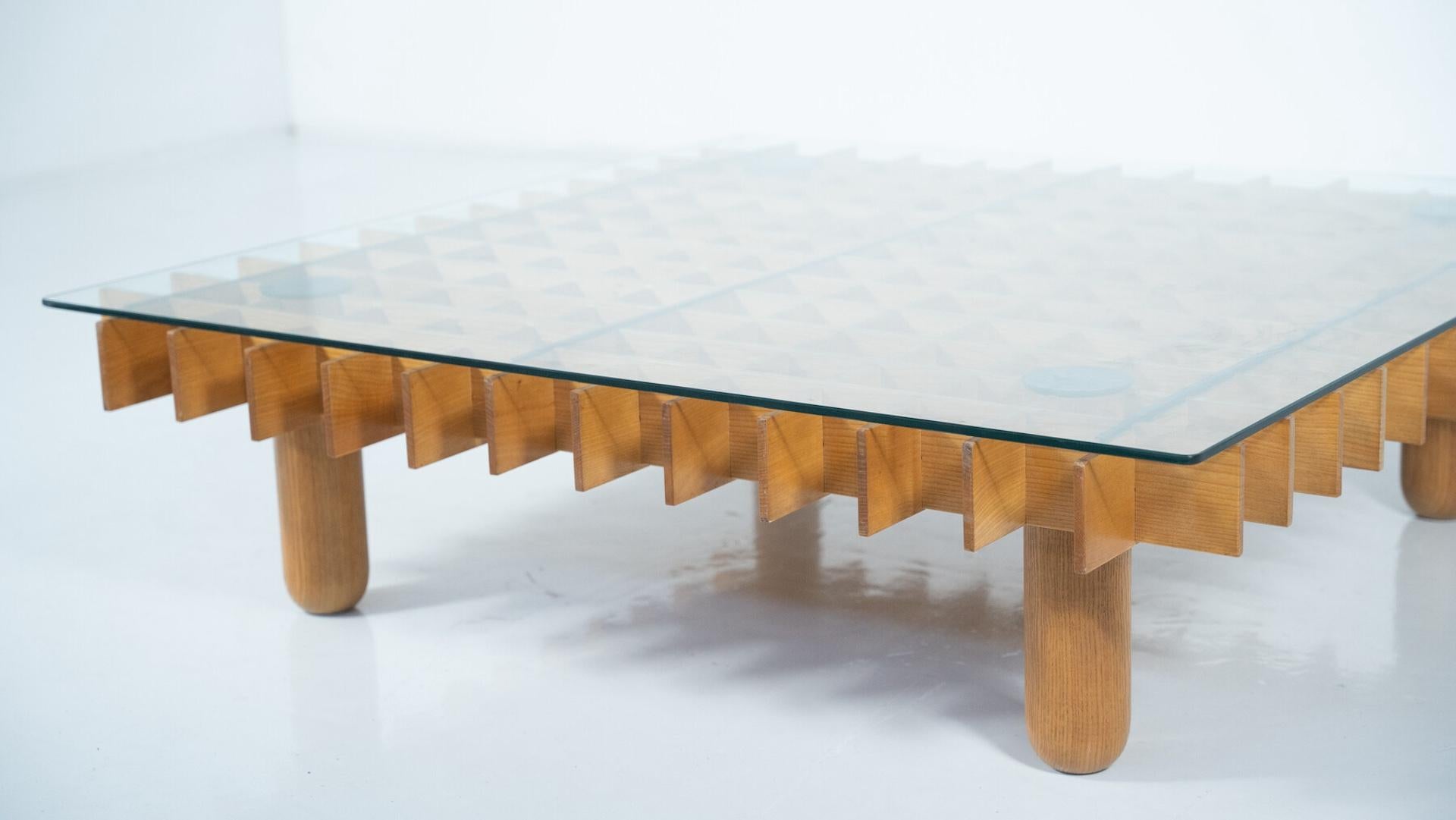 Table basse moderne du milieu du siècle dans le style de Gianfranco Frattini, Italie Bon état - En vente à Brussels, BE