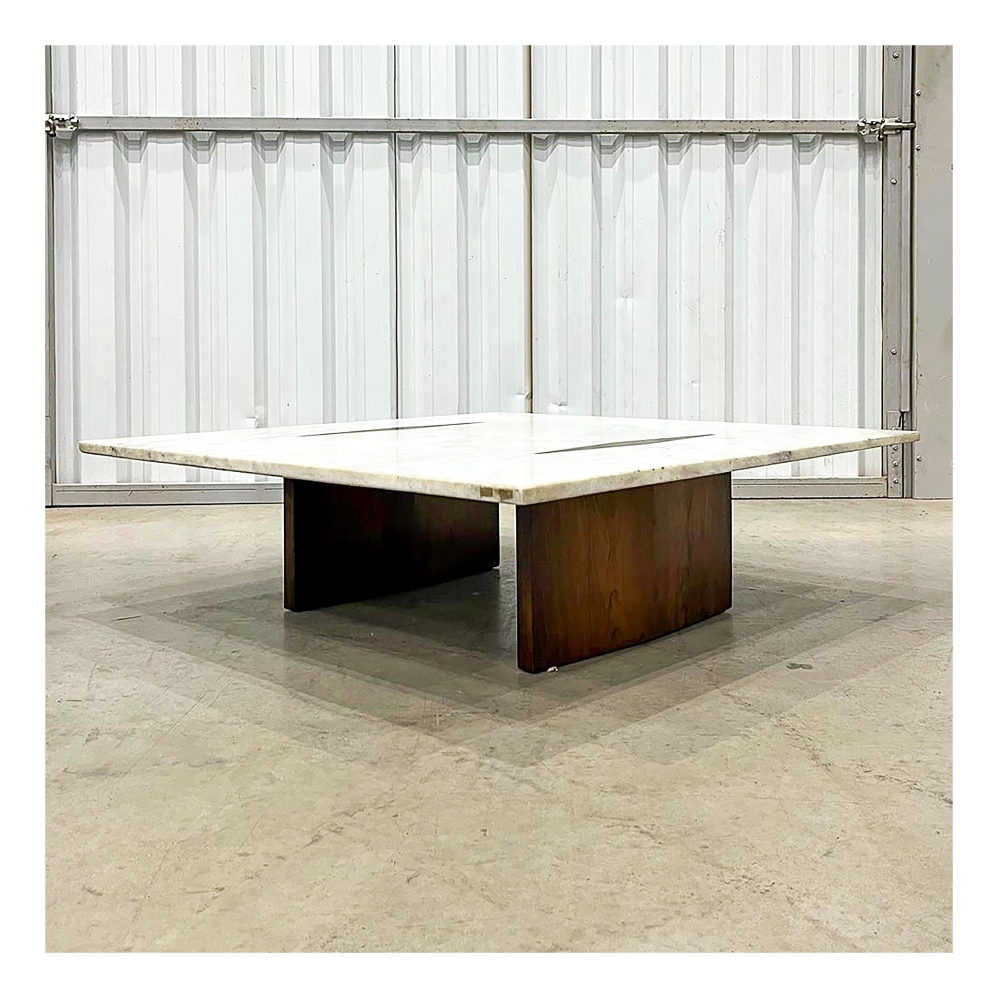 Table basse moderne du milieu du siècle en bois et marbre de Jorge Zalszupin, Brésil en vente 2