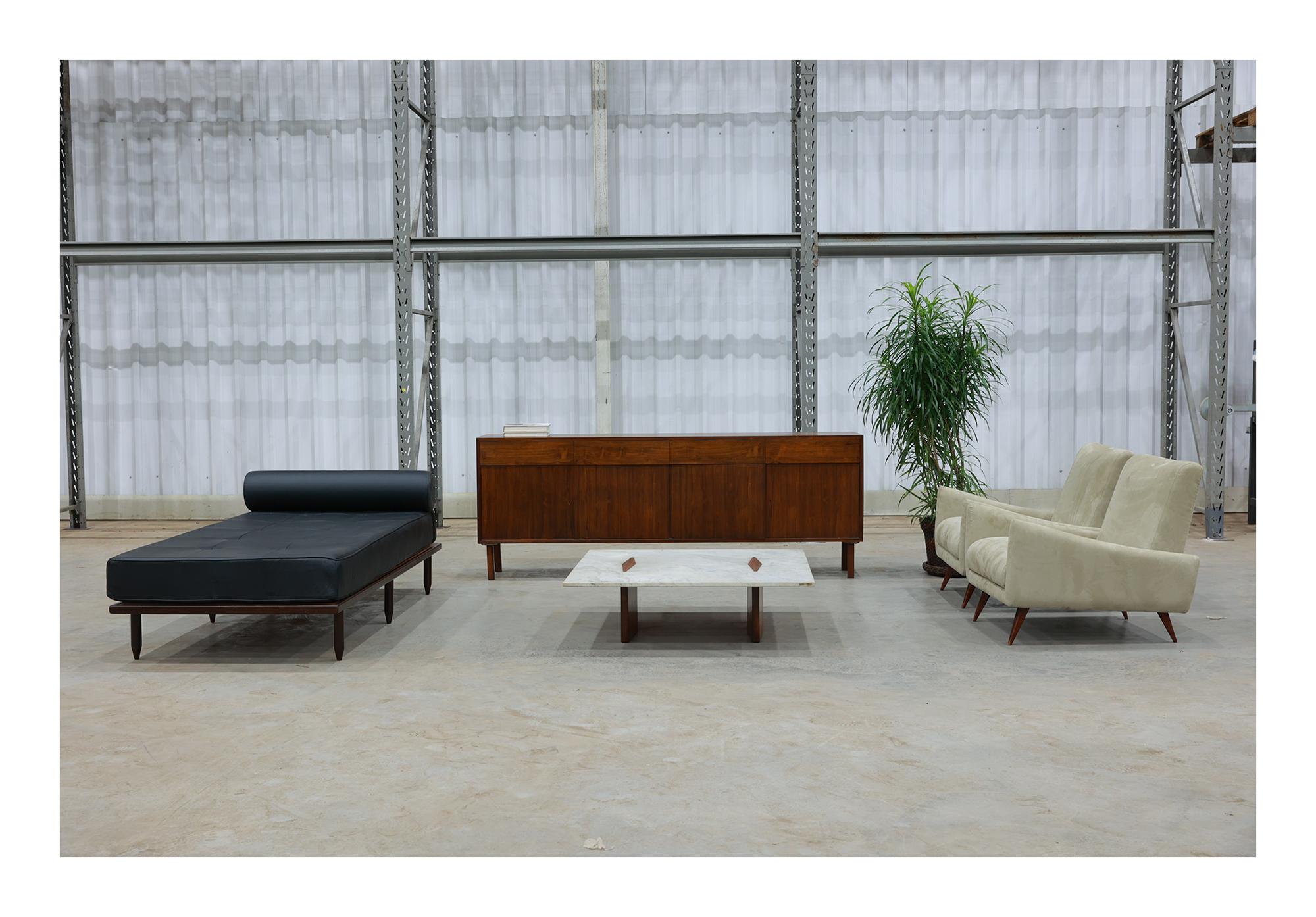 Table basse moderne du milieu du siècle en bois et marbre de Jorge Zalszupin, Brésil en vente 3