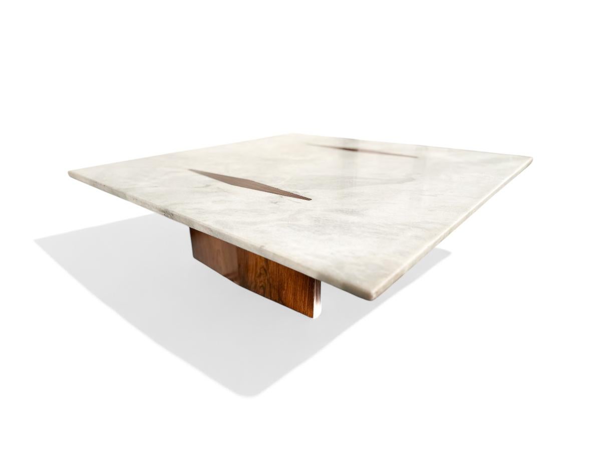 Moderner Couchtisch aus Holz und Marmor aus der Mitte des Jahrhunderts von Jorge Zalszupin, Brasilien (Brasilianisch) im Angebot
