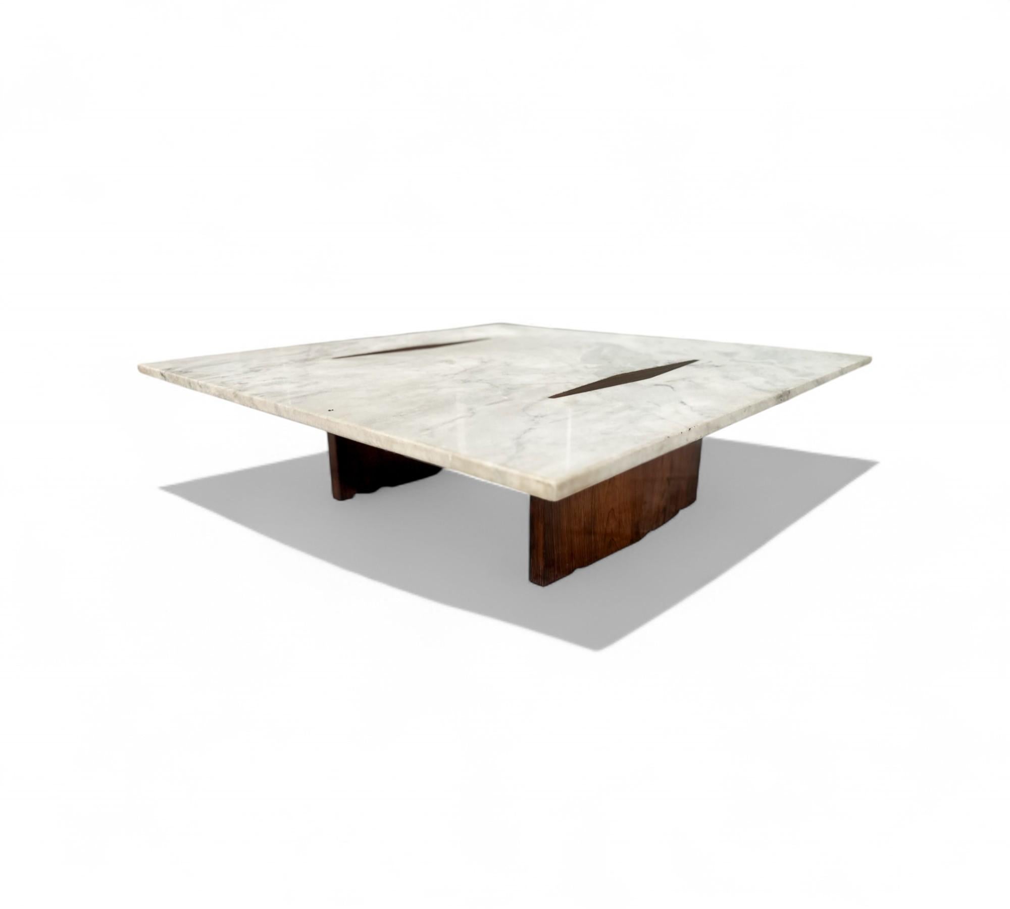 Mesa de centro moderna de mediados de siglo en madera y mármol de Jorge Zalszupin, Brasil en Bueno estado para la venta en New York, NY