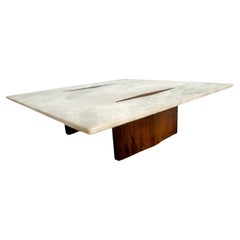 Mesa de centro moderna de mediados de siglo en madera y mármol de Jorge Zalszupin, Brasil