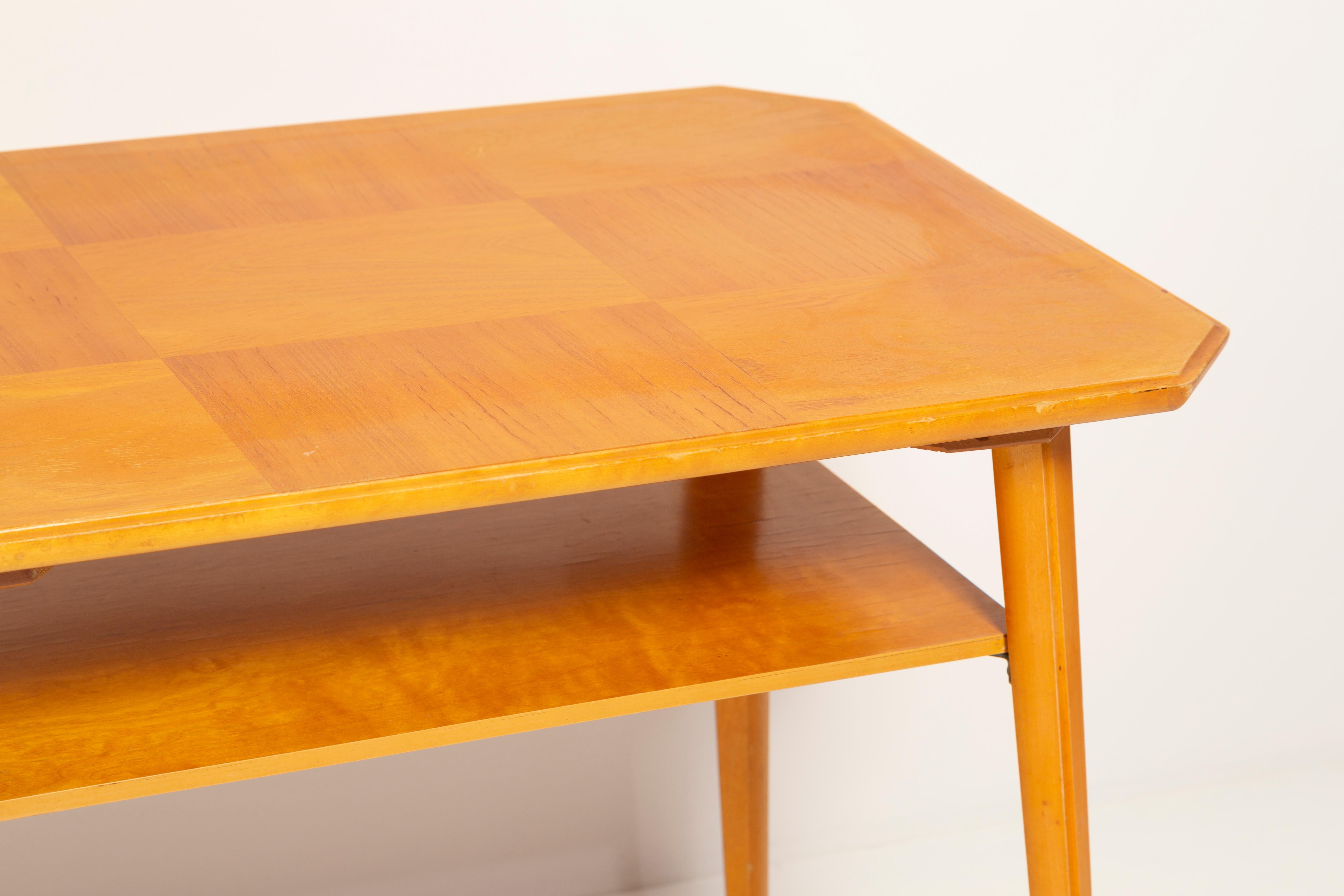 Mid-Century Modern Coffee Table, Light Wood, Europe, 1960s In Good Condition For Sale In 05-080 Hornowek, PL