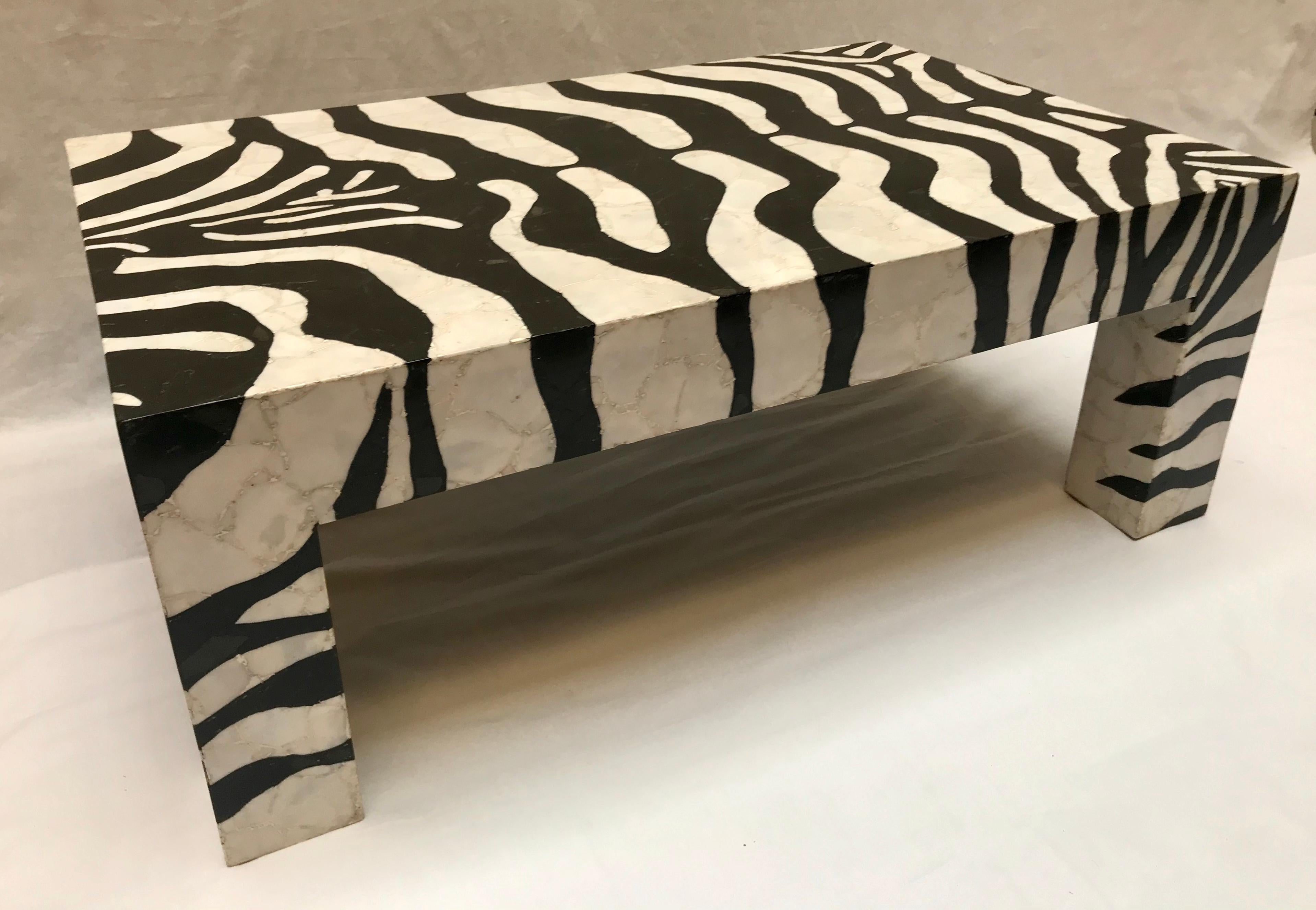 An atypical coffee table in black and white marble mozaic, zebra pattern.