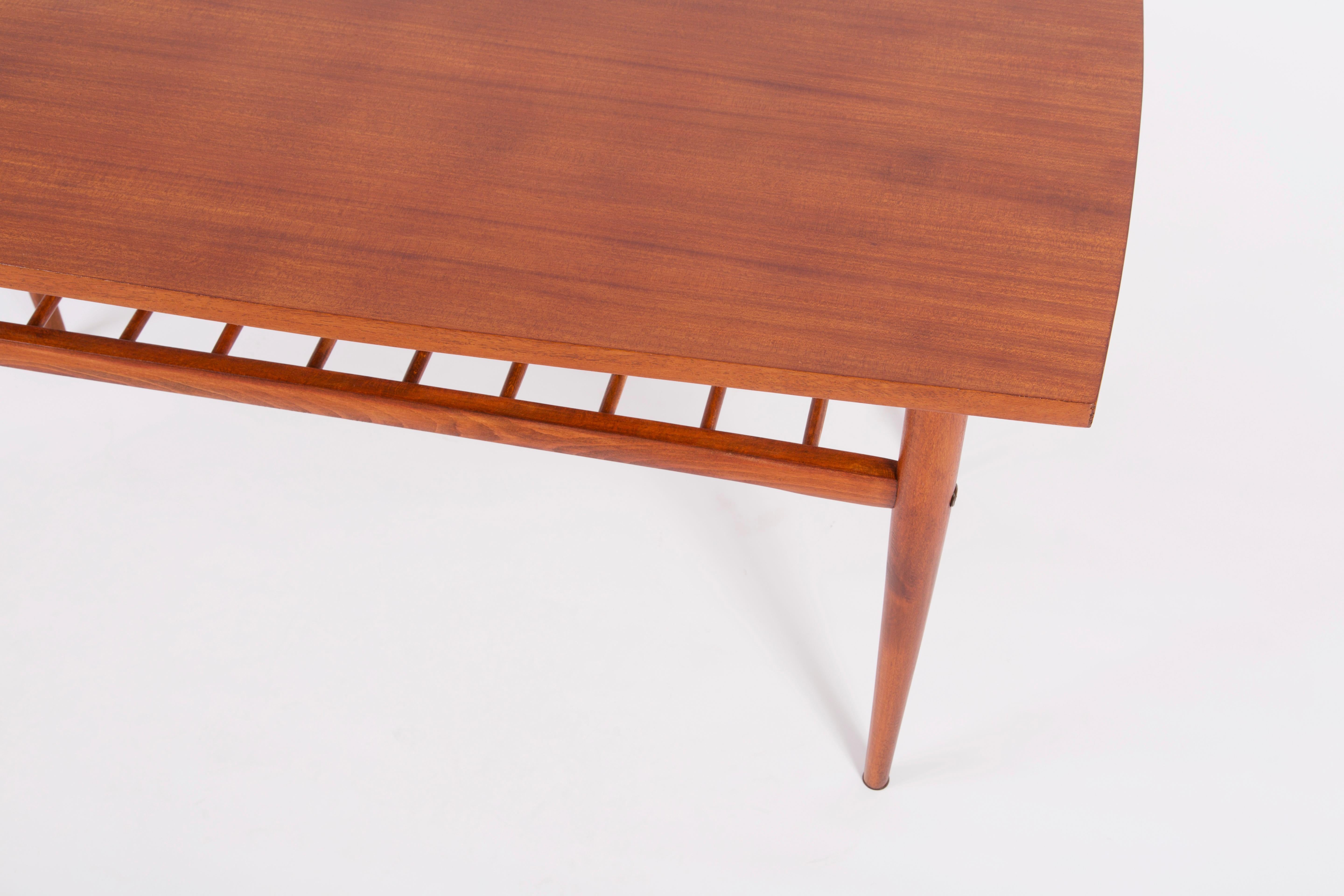 Mid-Century Modern Coffee Table, Vintage, Beechwood, Poland, 1960s In Excellent Condition For Sale In 05-080 Hornowek, PL