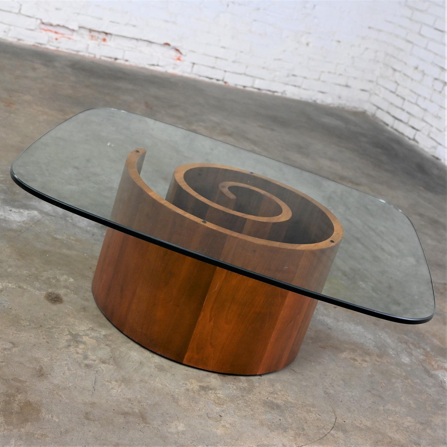 Mid-Century Modern Coffee Table Walnut Spiral or Snail Pedestal with Glass Top For Sale 2
