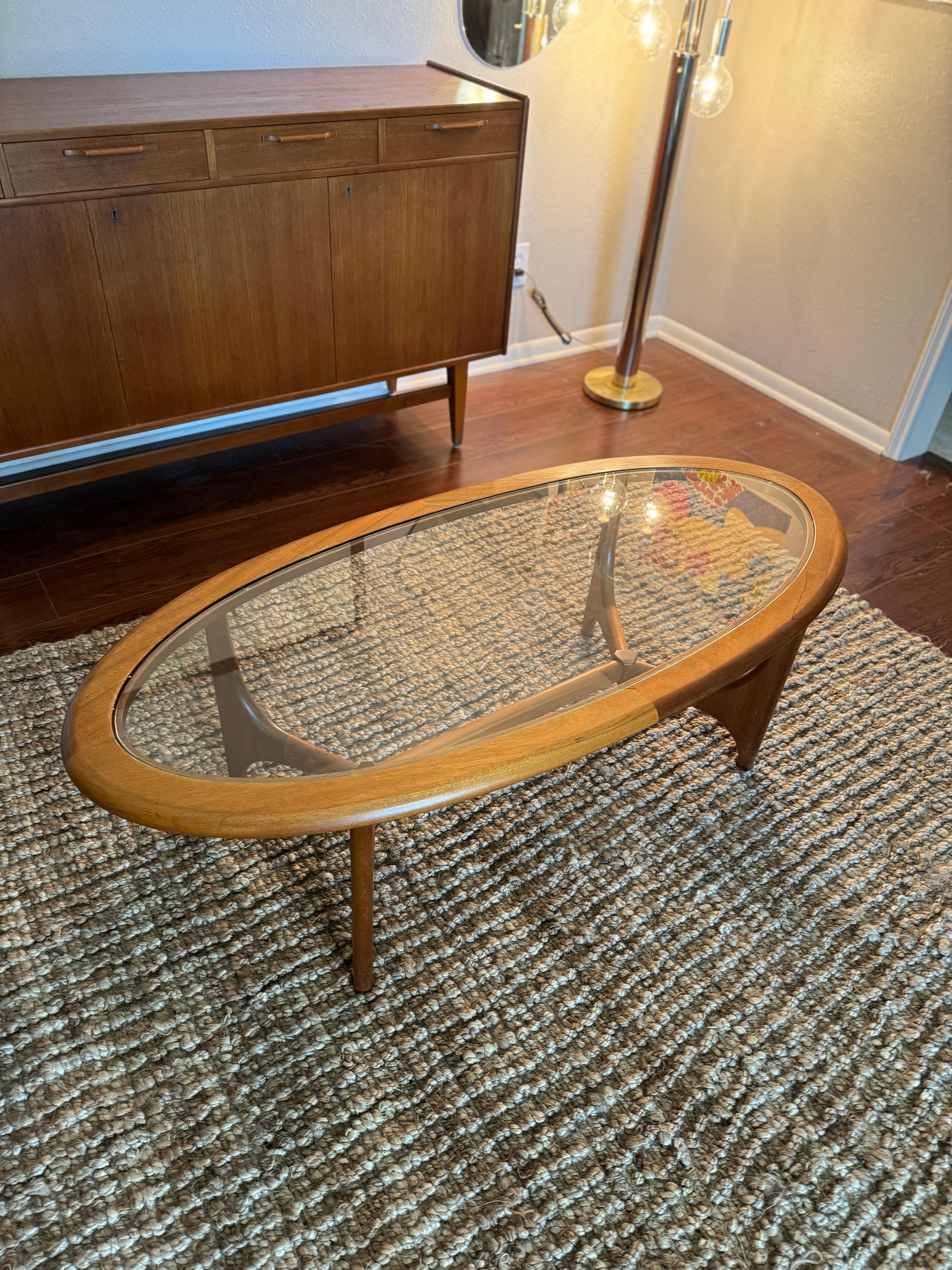 Mid century modern coffee table with a glass top by Stonehill, circa 1960s 3