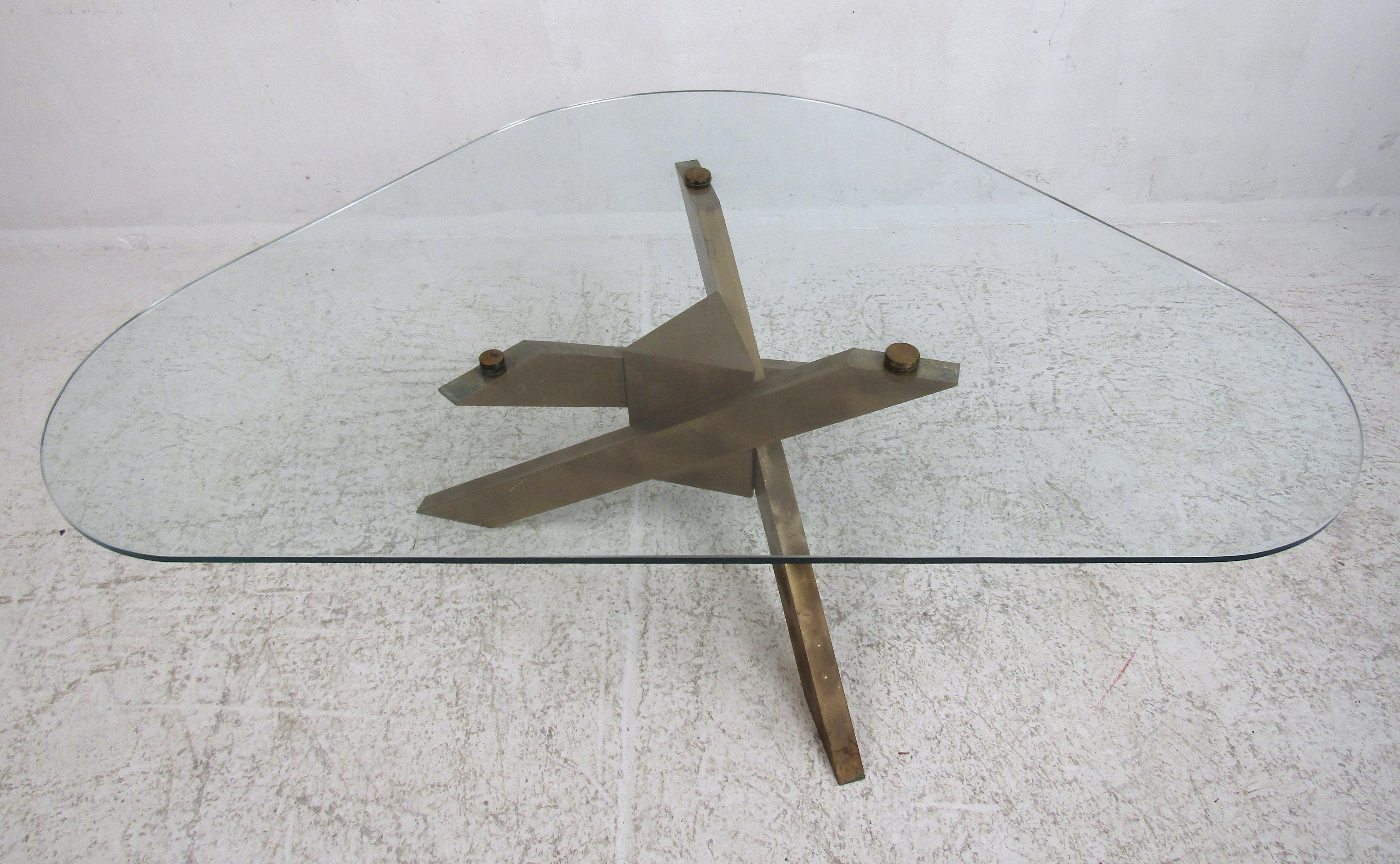 Late 20th Century Mid-Century Modern Coffee Table with a 