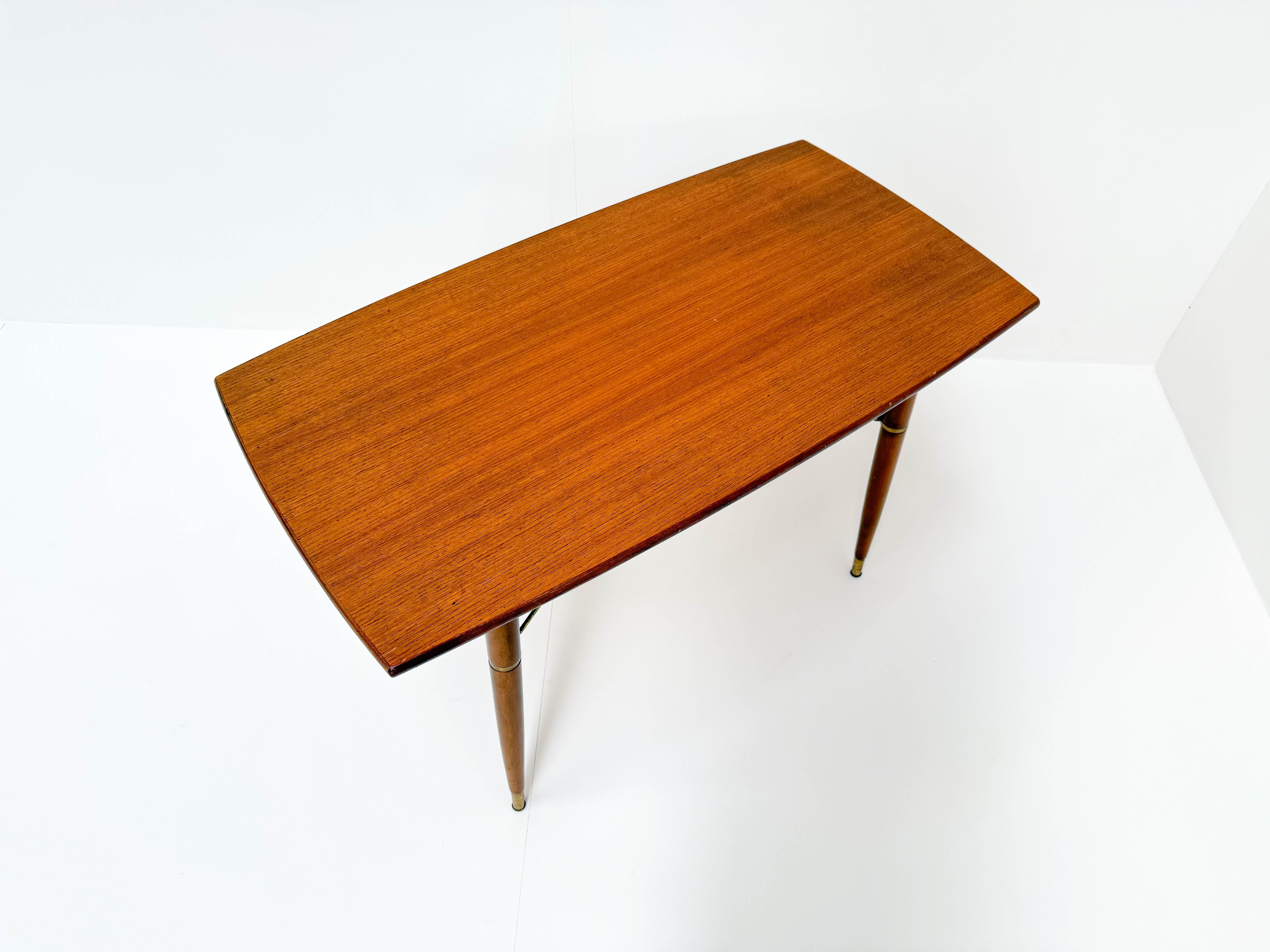 Mid-Century Modern Coffee Table with Brass Details In Good Condition For Sale In BERKEL EN RODENRIJS, NL